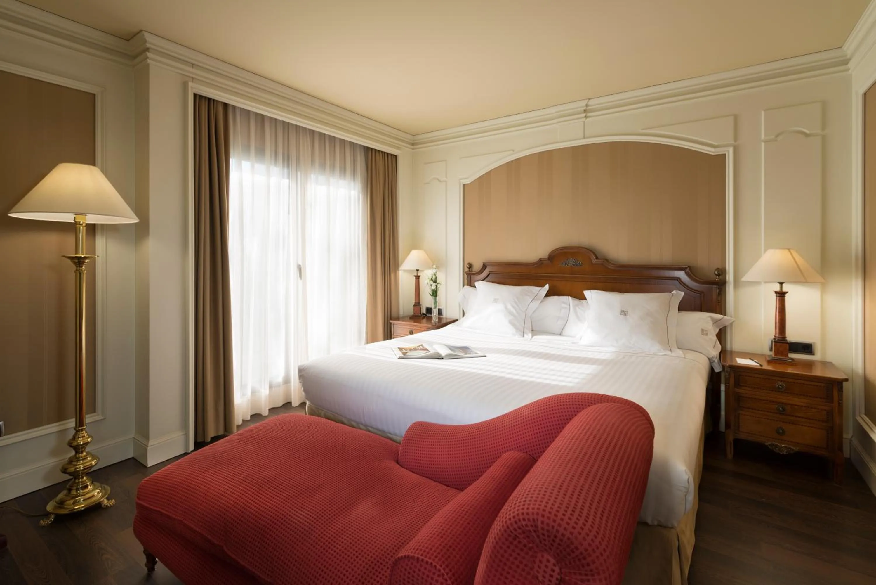 Bedroom, Bed in Hotel Sevilla Center