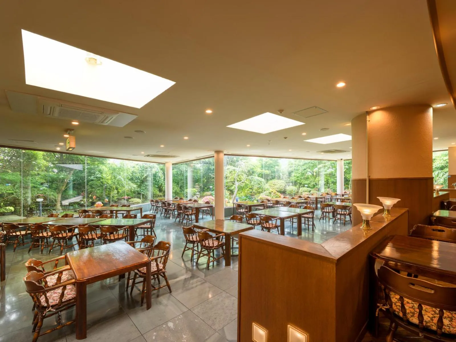 Restaurant/places to eat in Hotel Palm Spring