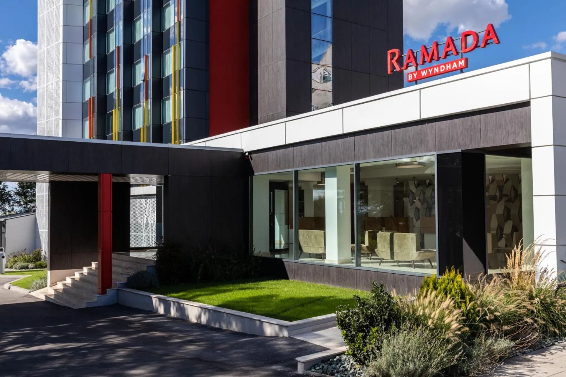 Property building in Ramada by Wyndham Slatina Parc