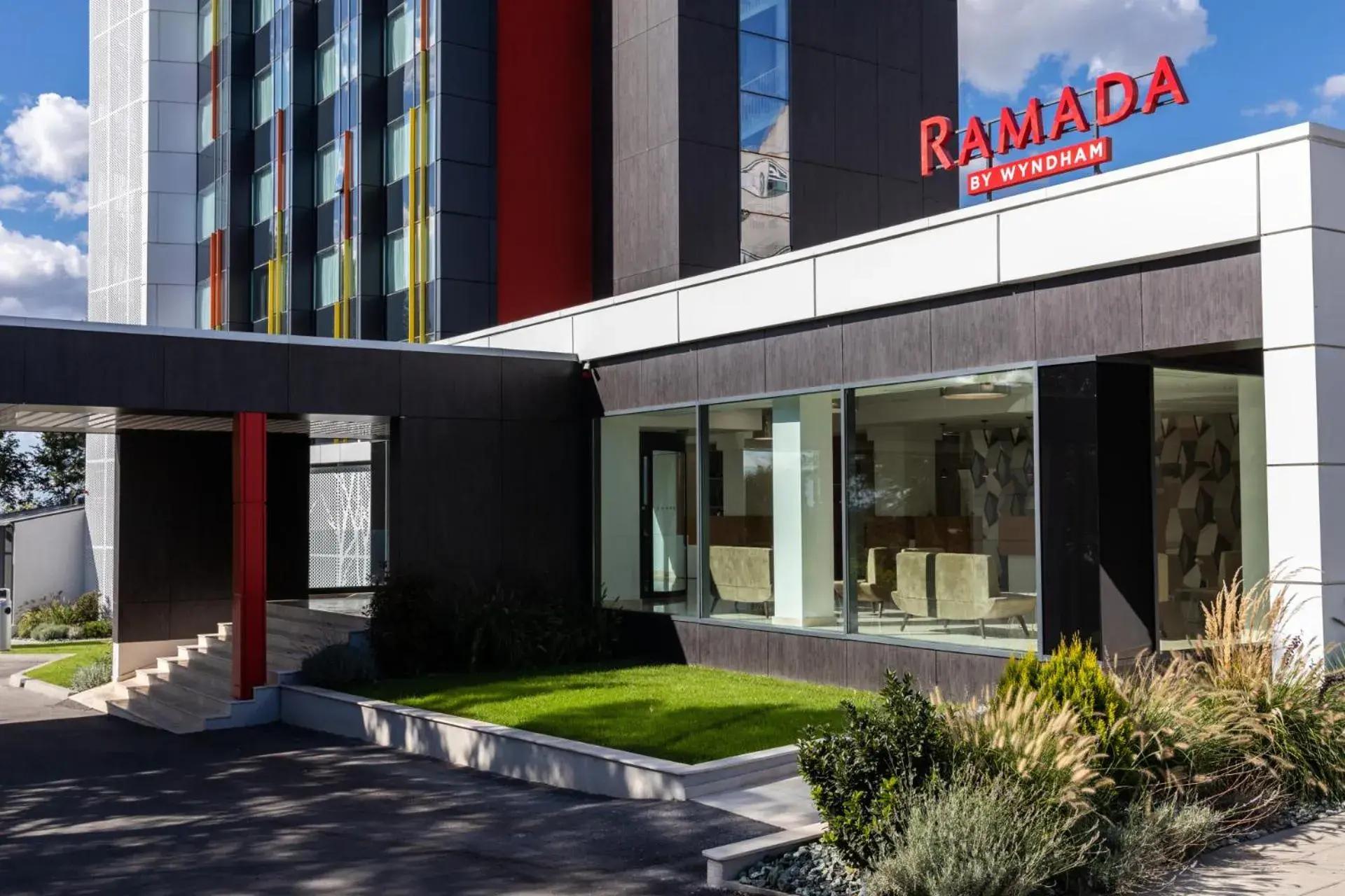 Property building in Ramada by Wyndham Slatina Parc Property building in Ramada by Wyndham Slatina Parc