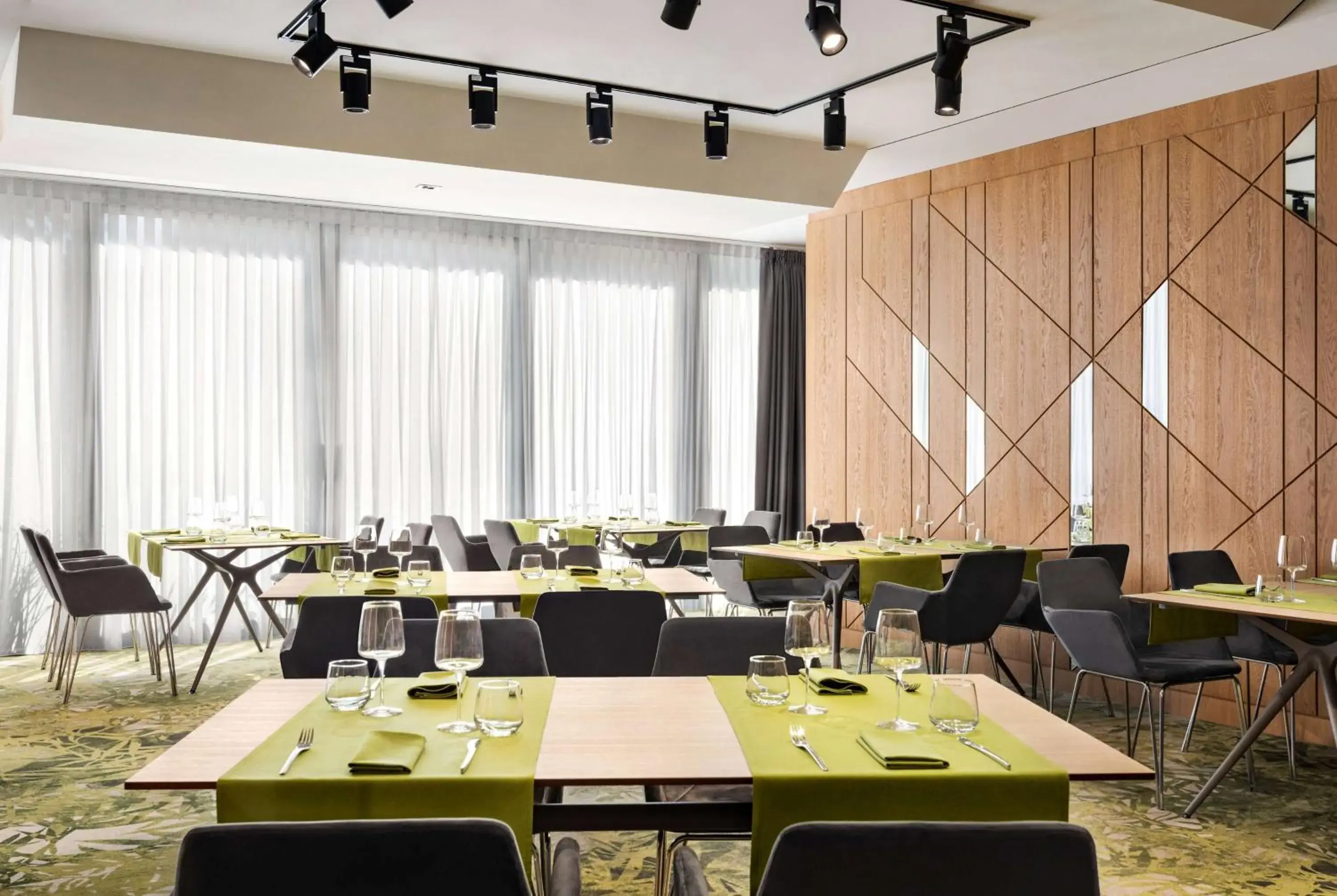 Restaurant/places to eat in Ramada by Wyndham Slatina Parc Restaurant/places to eat in Ramada by Wyndham Slatina Parc
