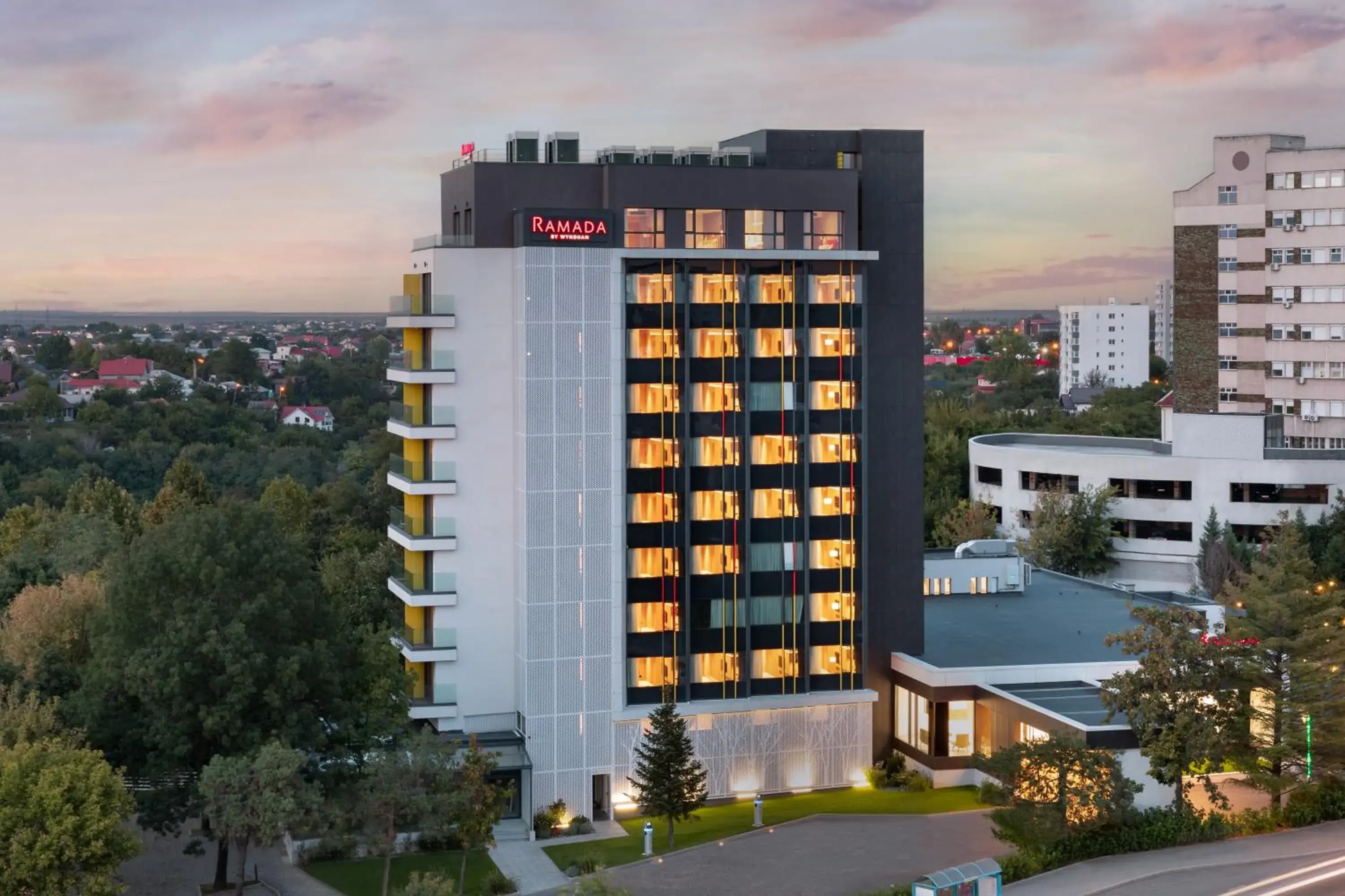 Property building in Ramada by Wyndham Slatina Parc Property building in Ramada by Wyndham Slatina Parc