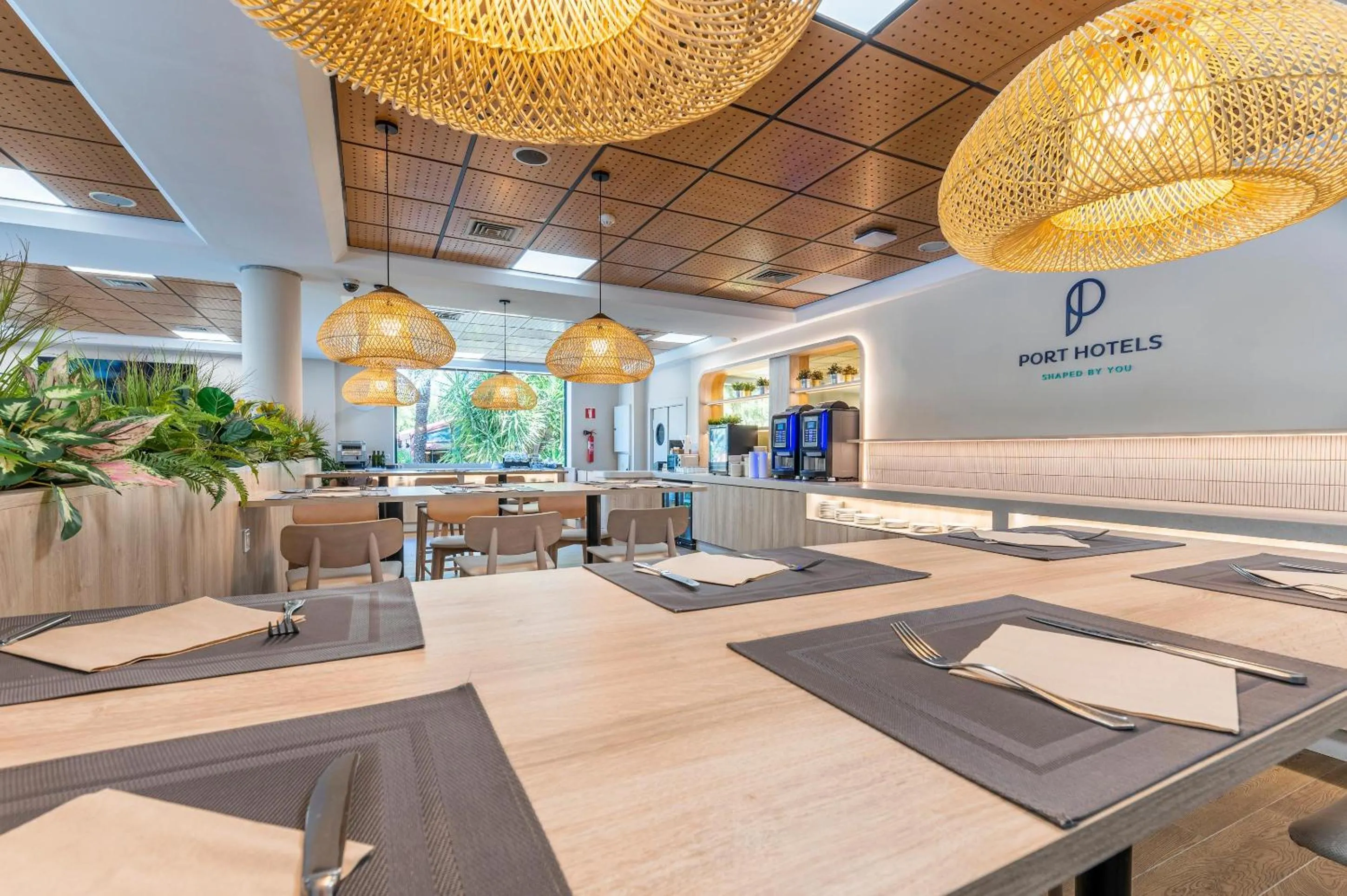 Restaurant/places to eat in Port Jardín Milenio