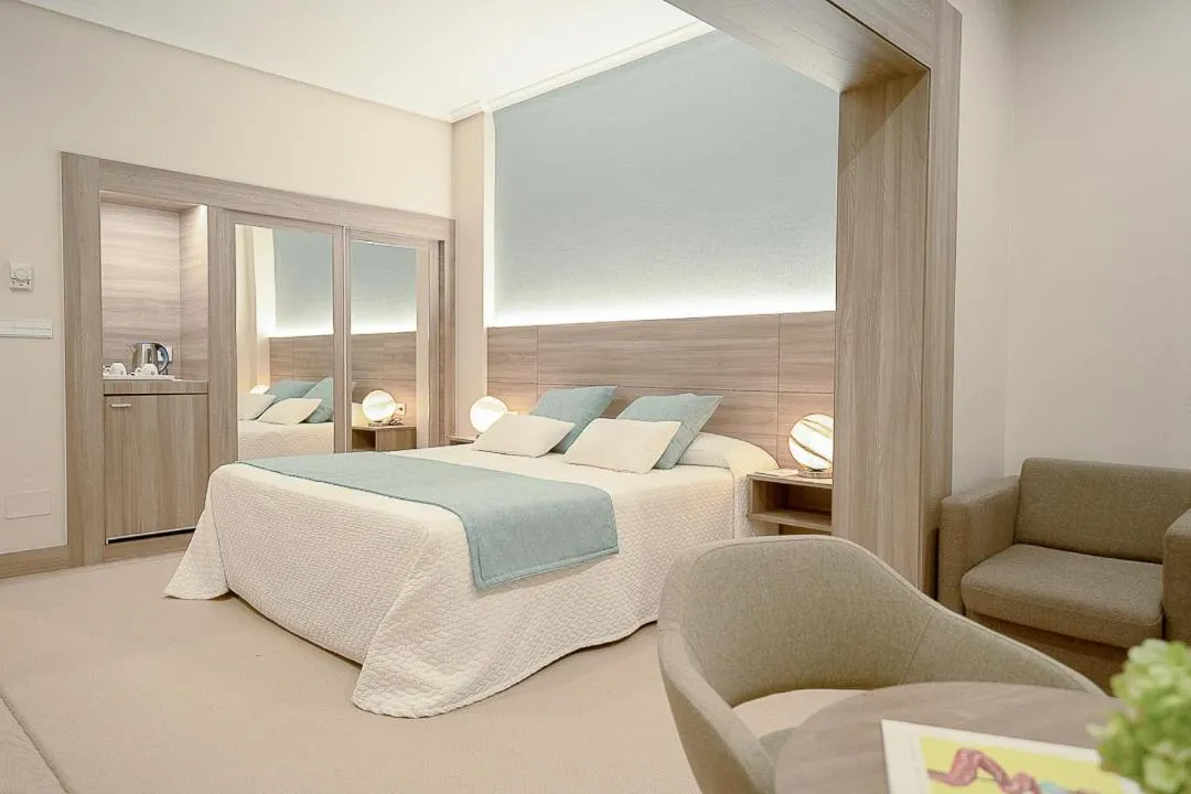 Bedroom, Bed in Eurostars Louxo Talaso