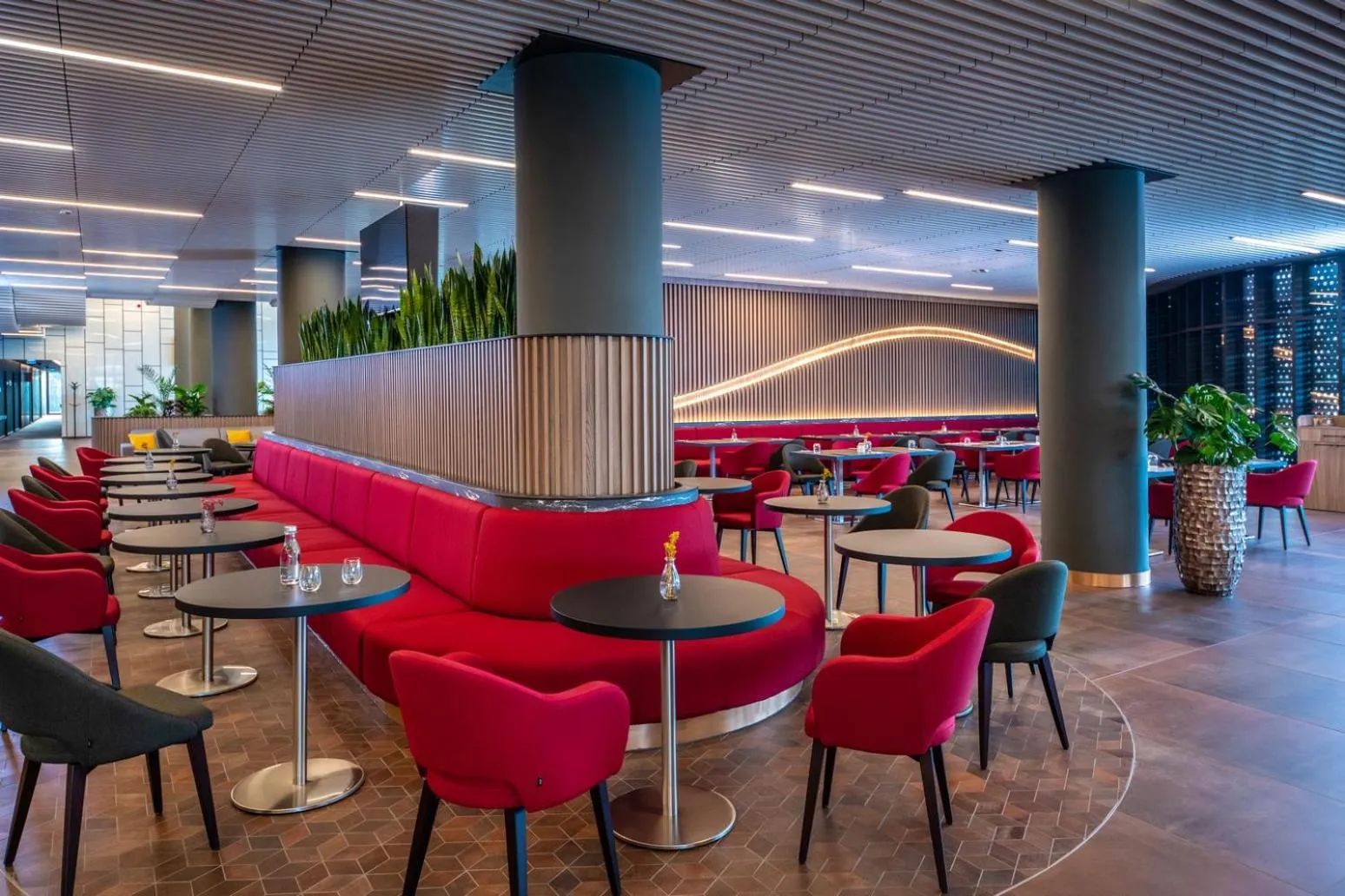 Restaurant/places to eat in Flow Hotel & Conference