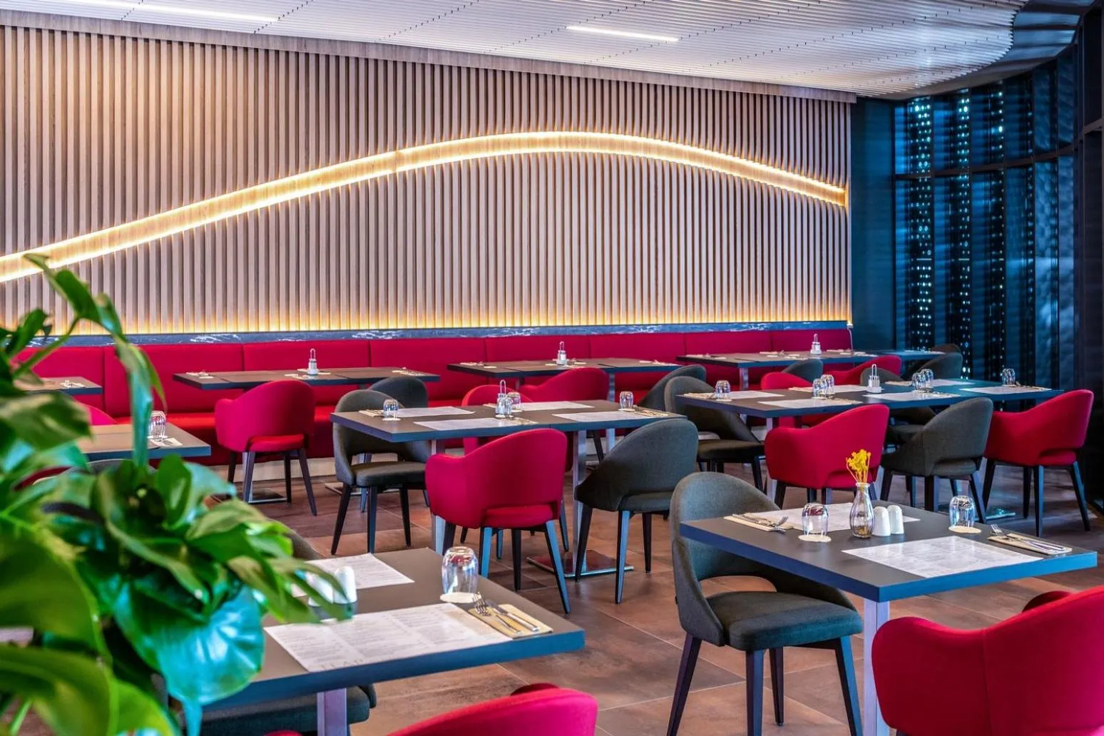 Restaurant/places to eat in Flow Hotel & Conference