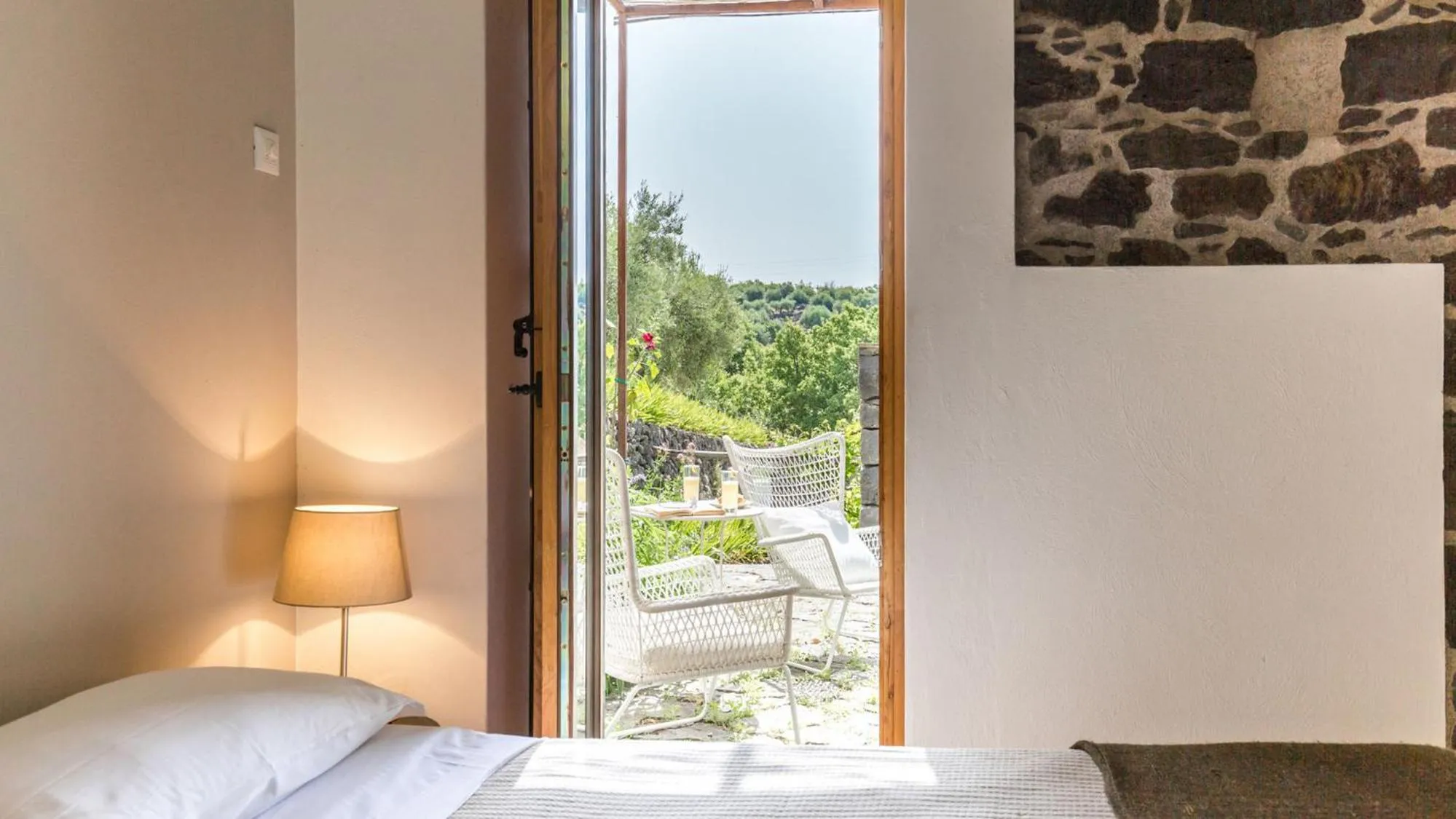 Photo of the whole room, Bed in Sciaraviva
