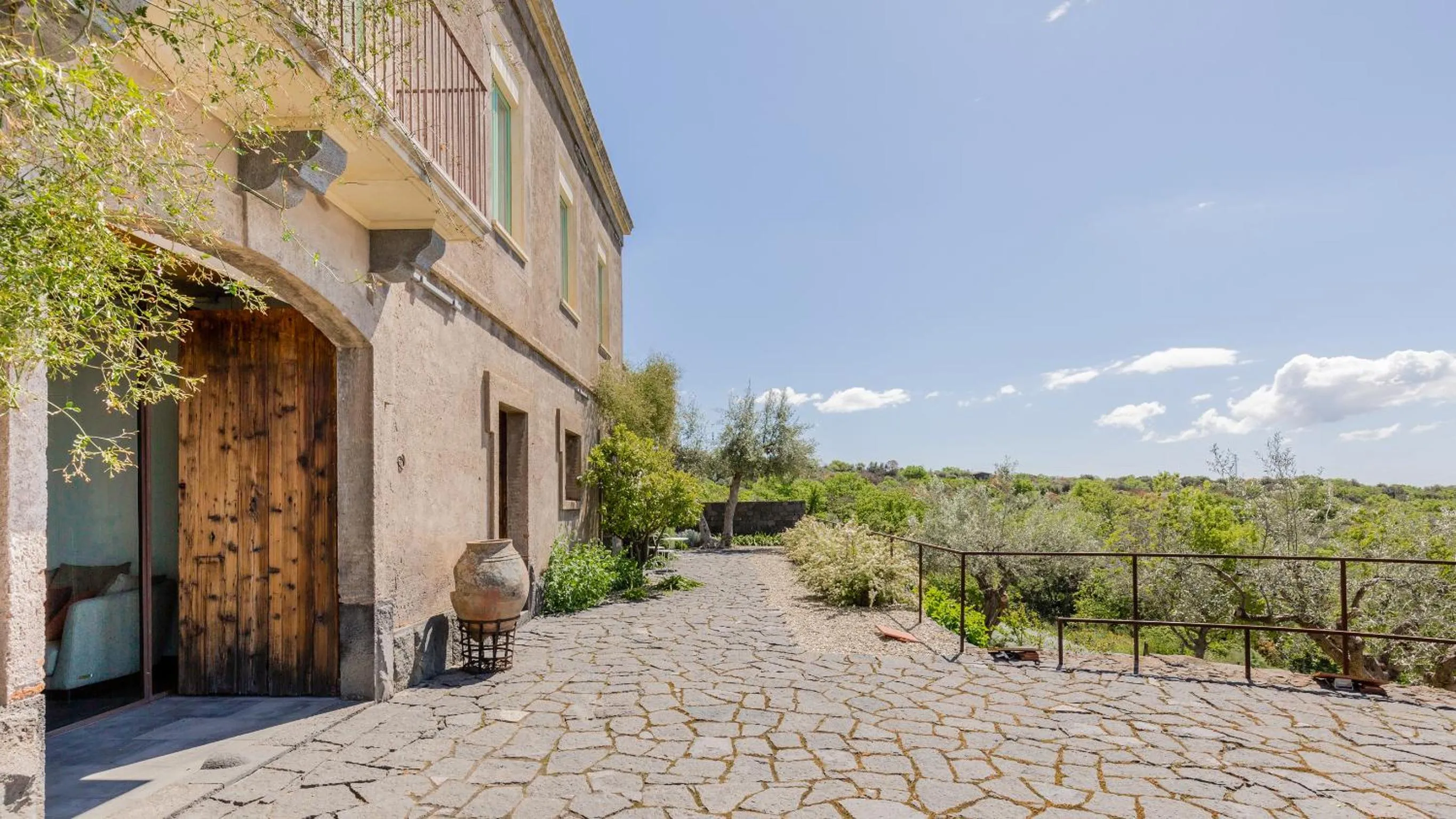 Property building in Sciaraviva