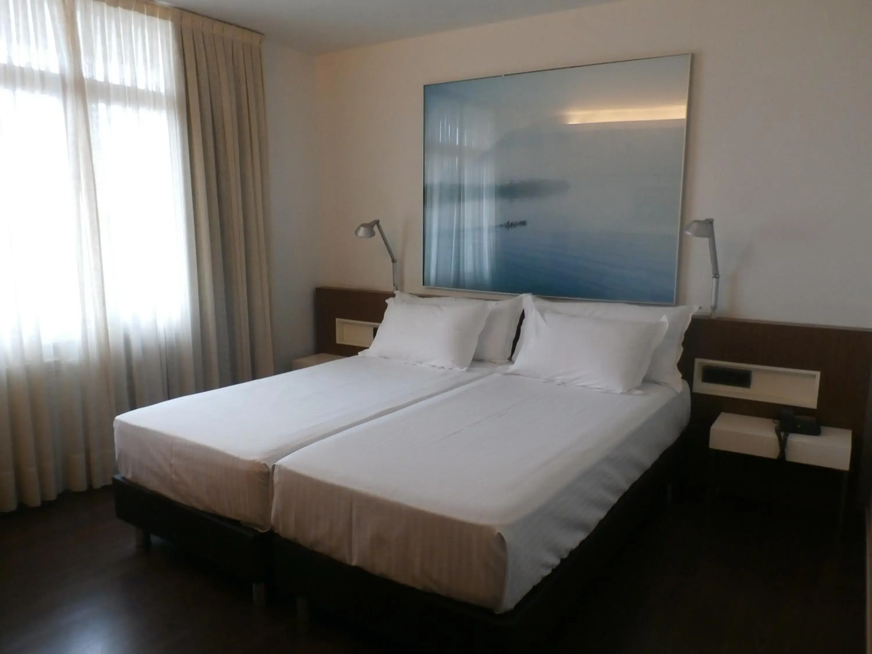 Bed in Hotel Los Angeles Bed in Hotel Los Angeles