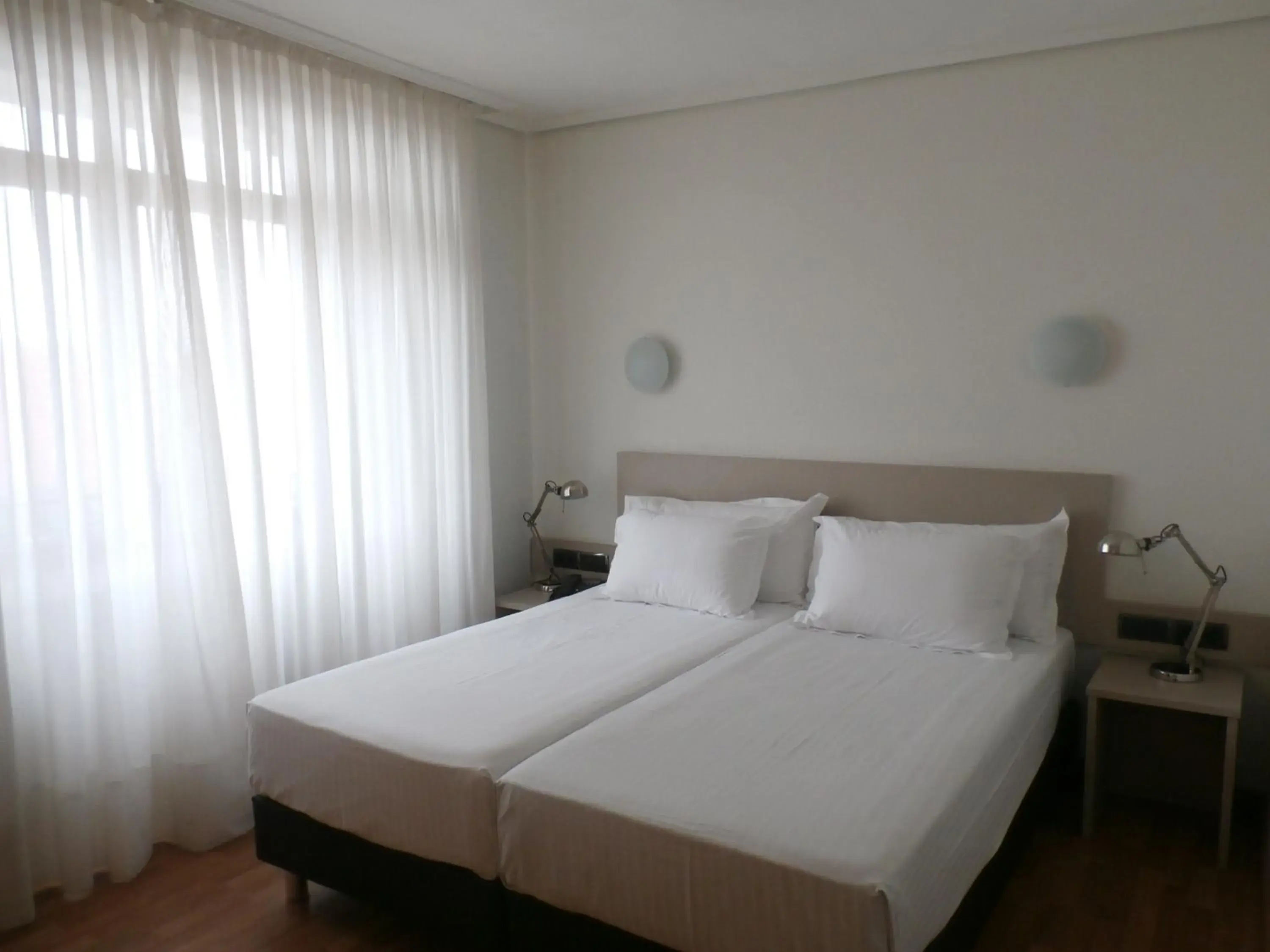 Bed in Hotel Los Angeles Bed in Hotel Los Angeles