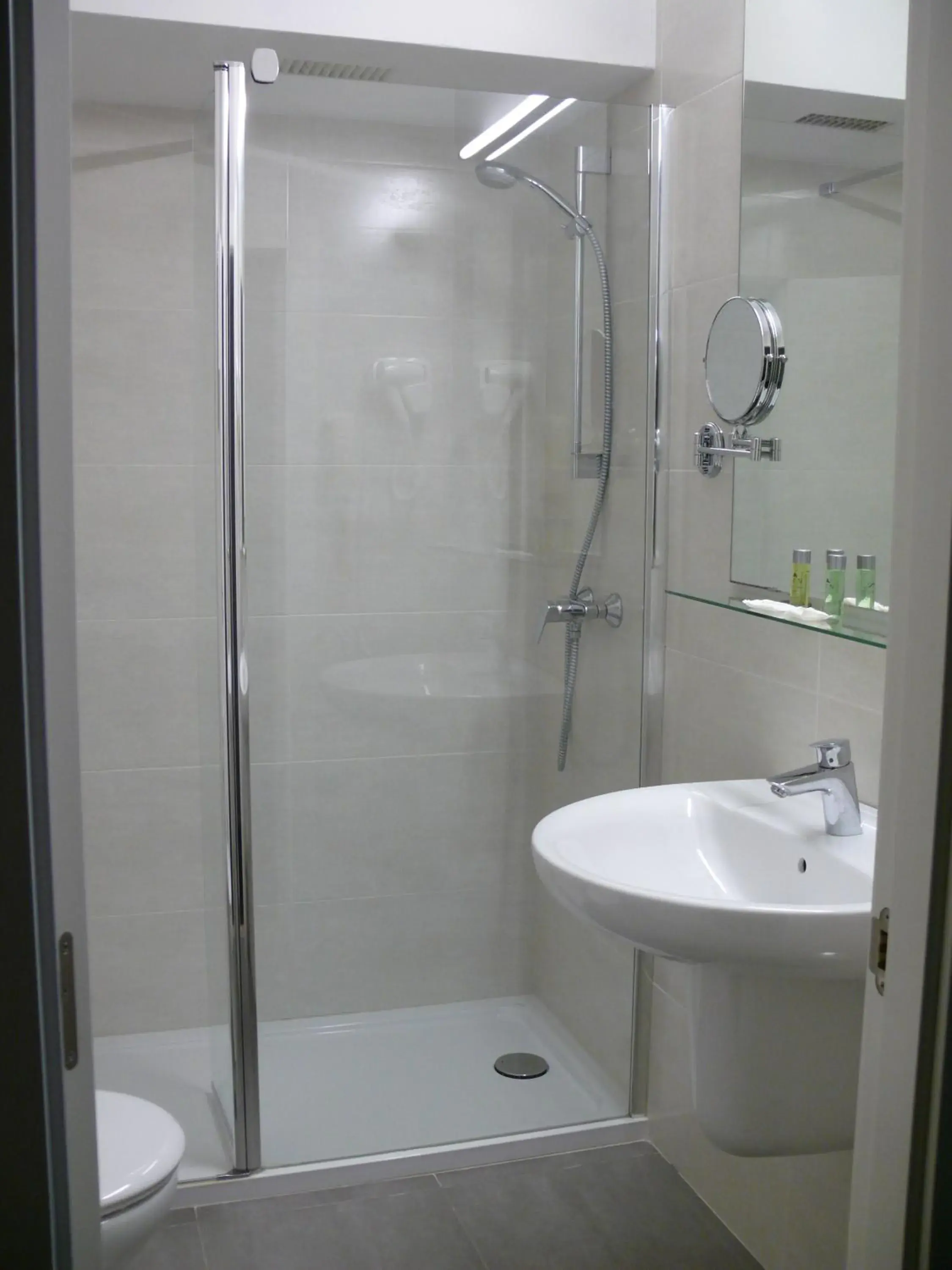 Bathroom in Hotel Los Angeles Bathroom in Hotel Los Angeles