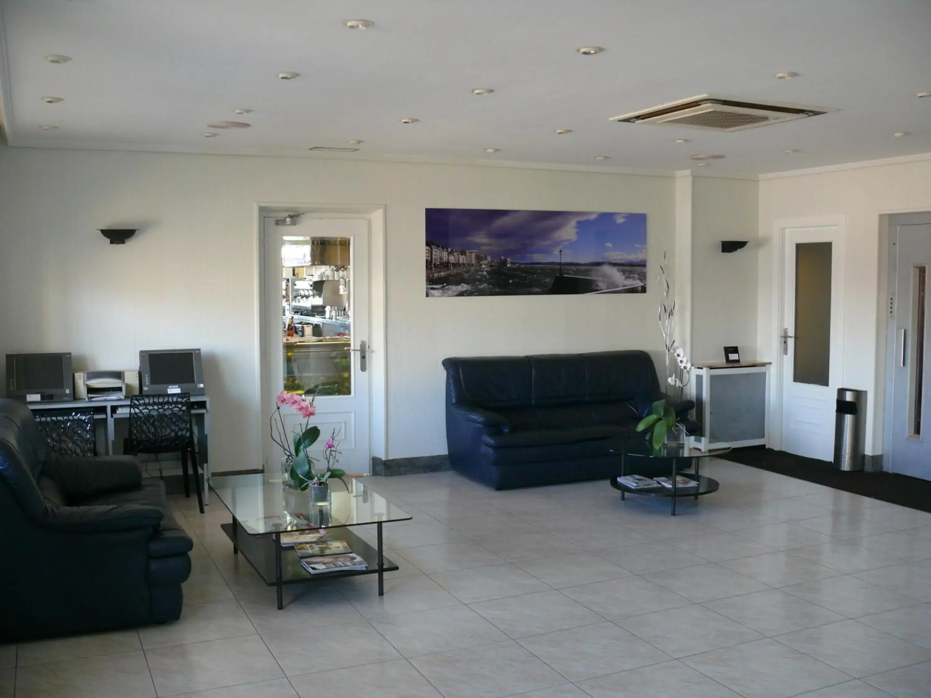 Lobby or reception in Hotel Los Angeles Lobby or reception in Hotel Los Angeles