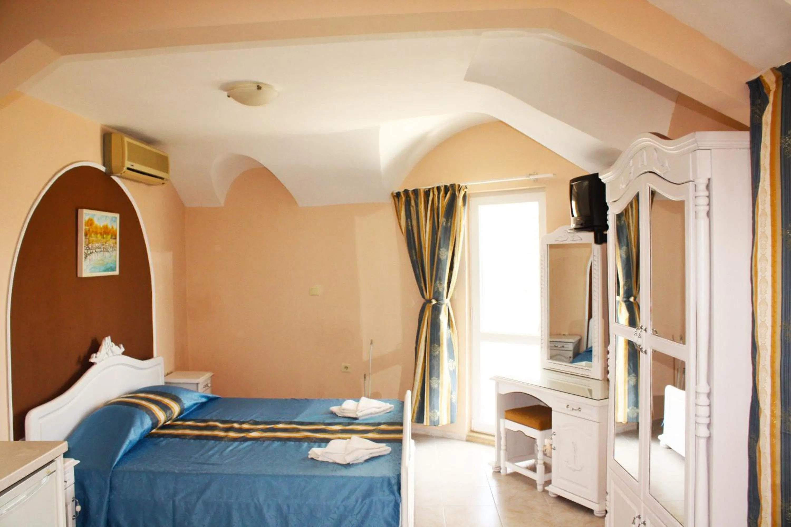 Bedroom, Bed in Family Hotel Paros 2