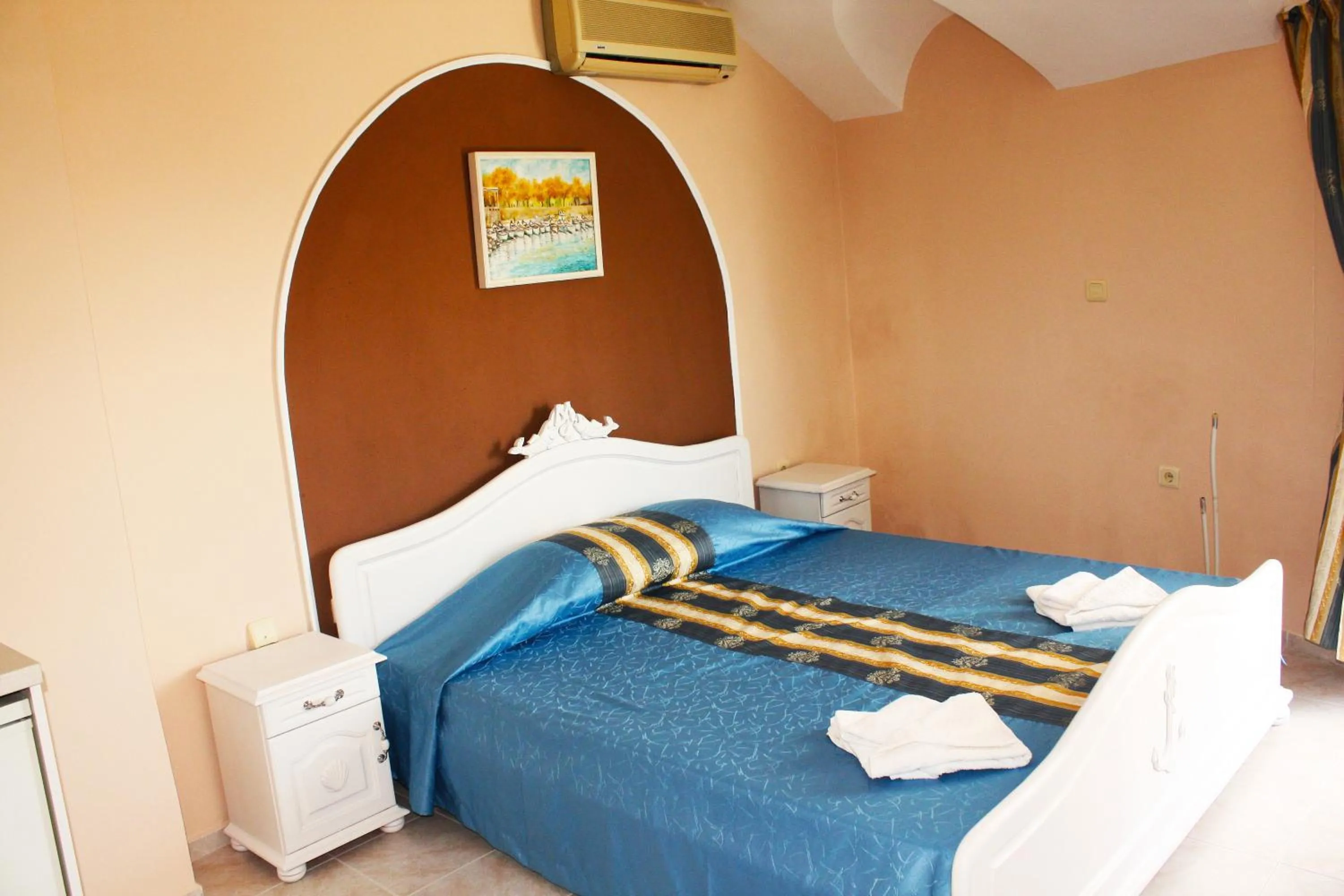 Bedroom, Bed in Family Hotel Paros 2