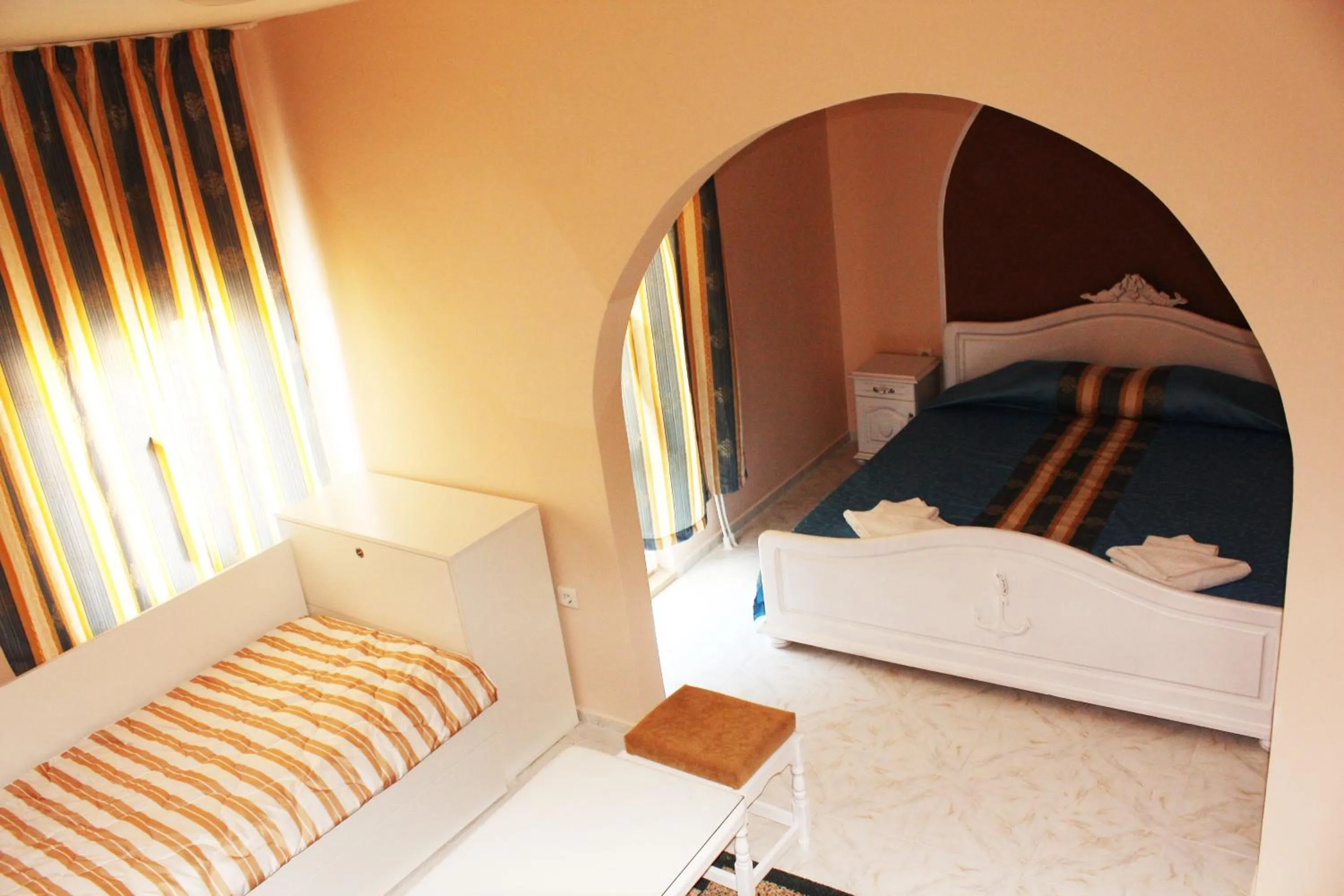 Bedroom, Bed in Family Hotel Paros 2