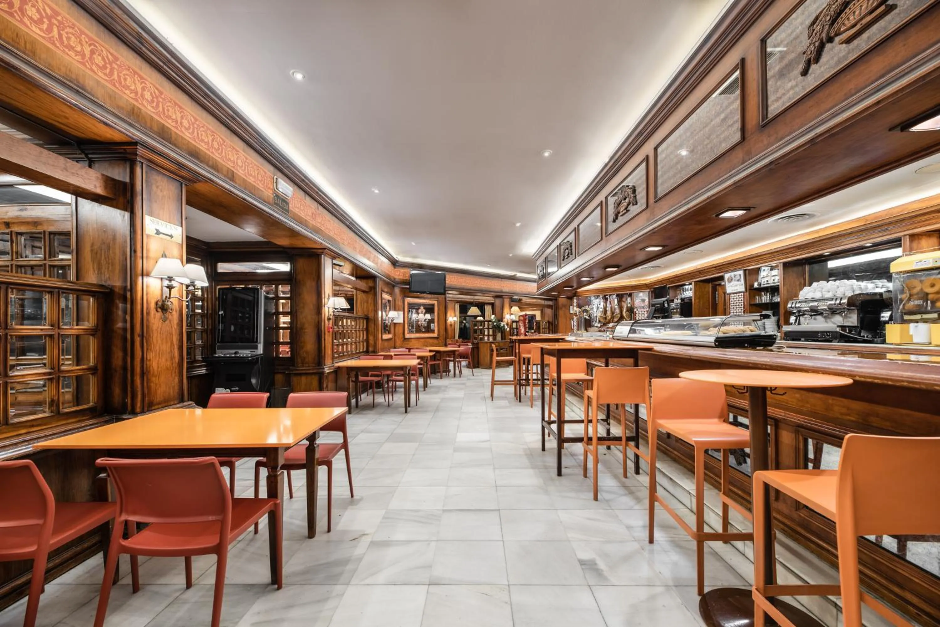 Lounge or bar in Hotel Rio Badajoz