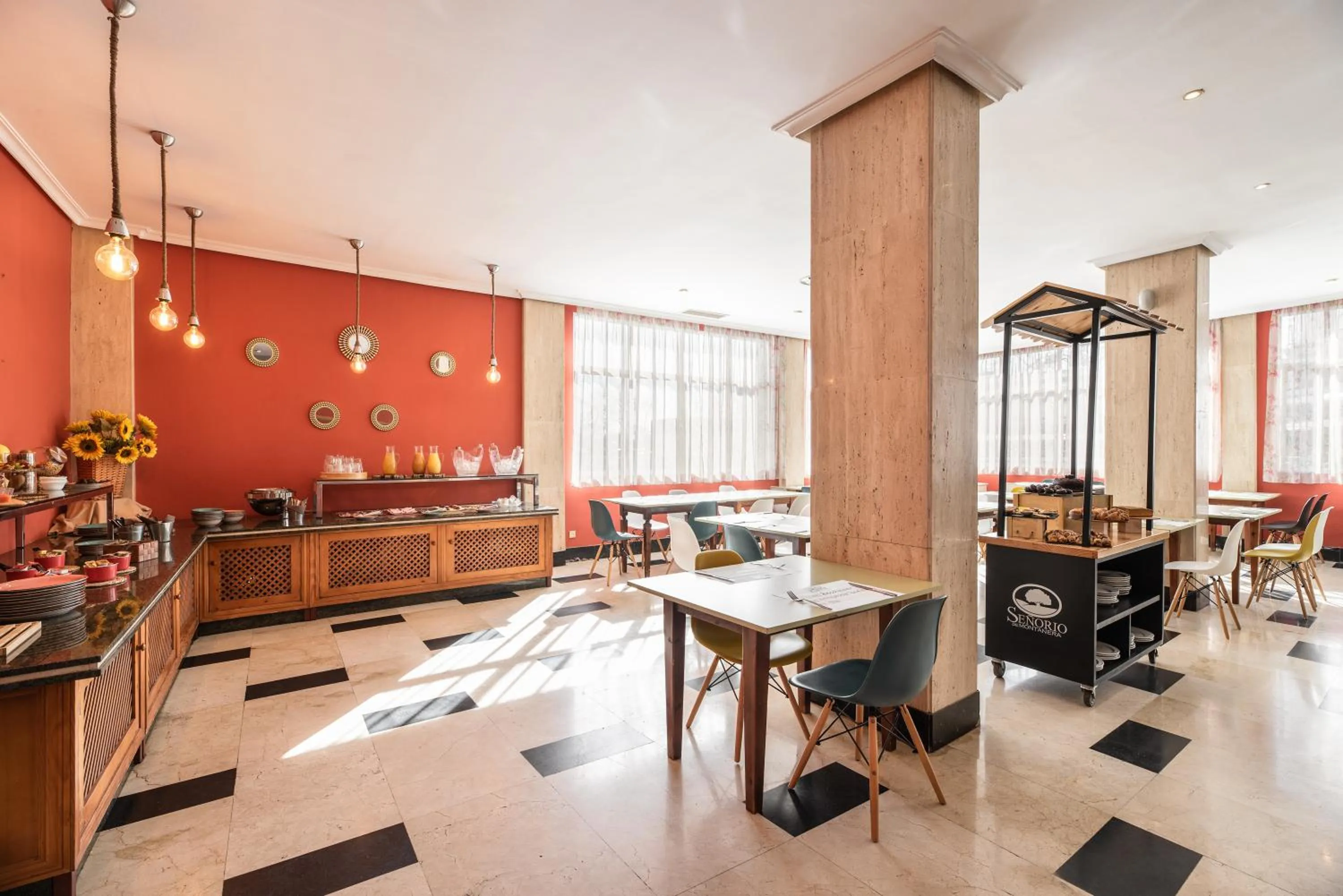 Buffet breakfast in Hotel Rio Badajoz