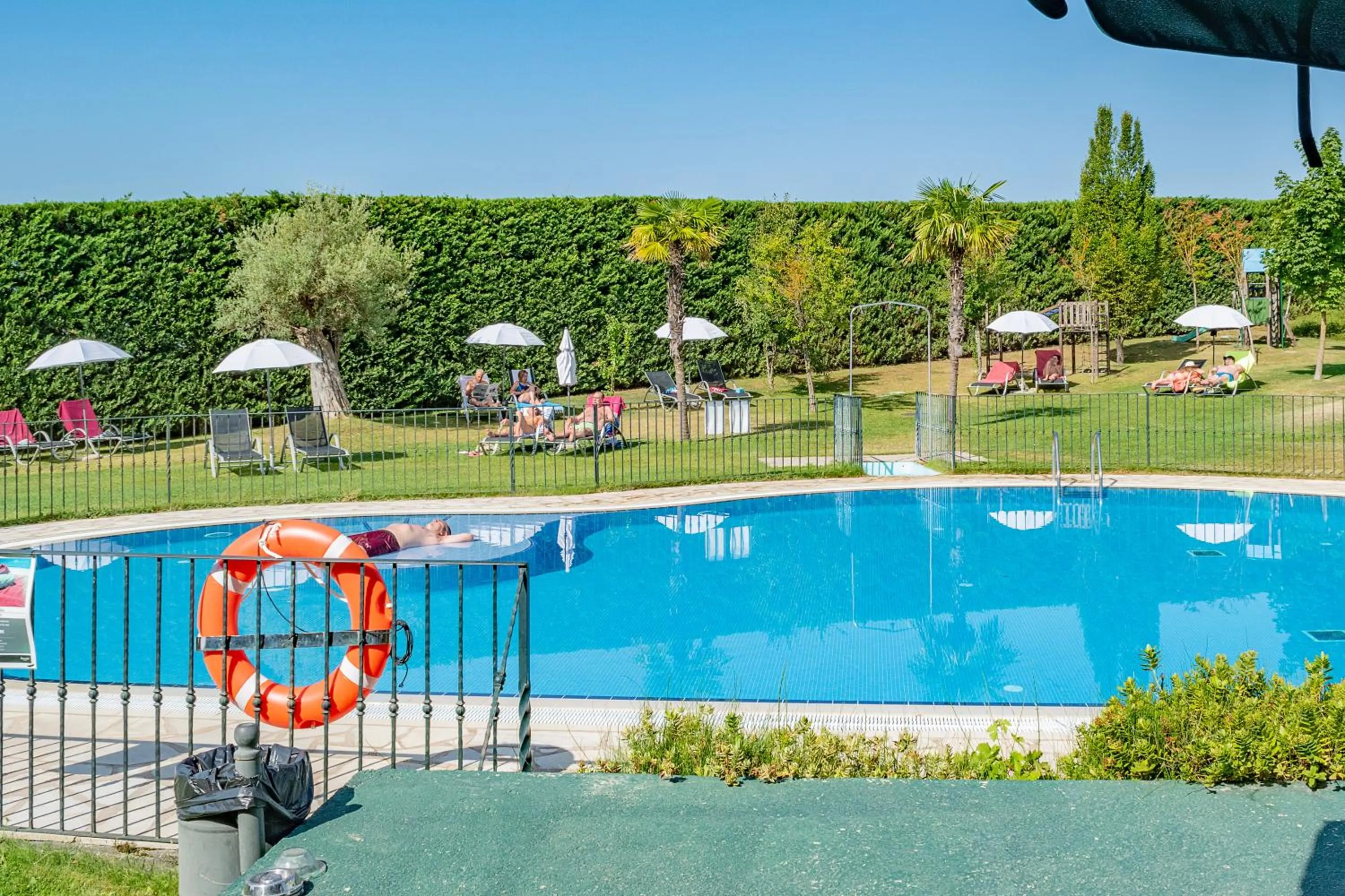 Swimming pool in Hotel Silken Villa de Laguardia