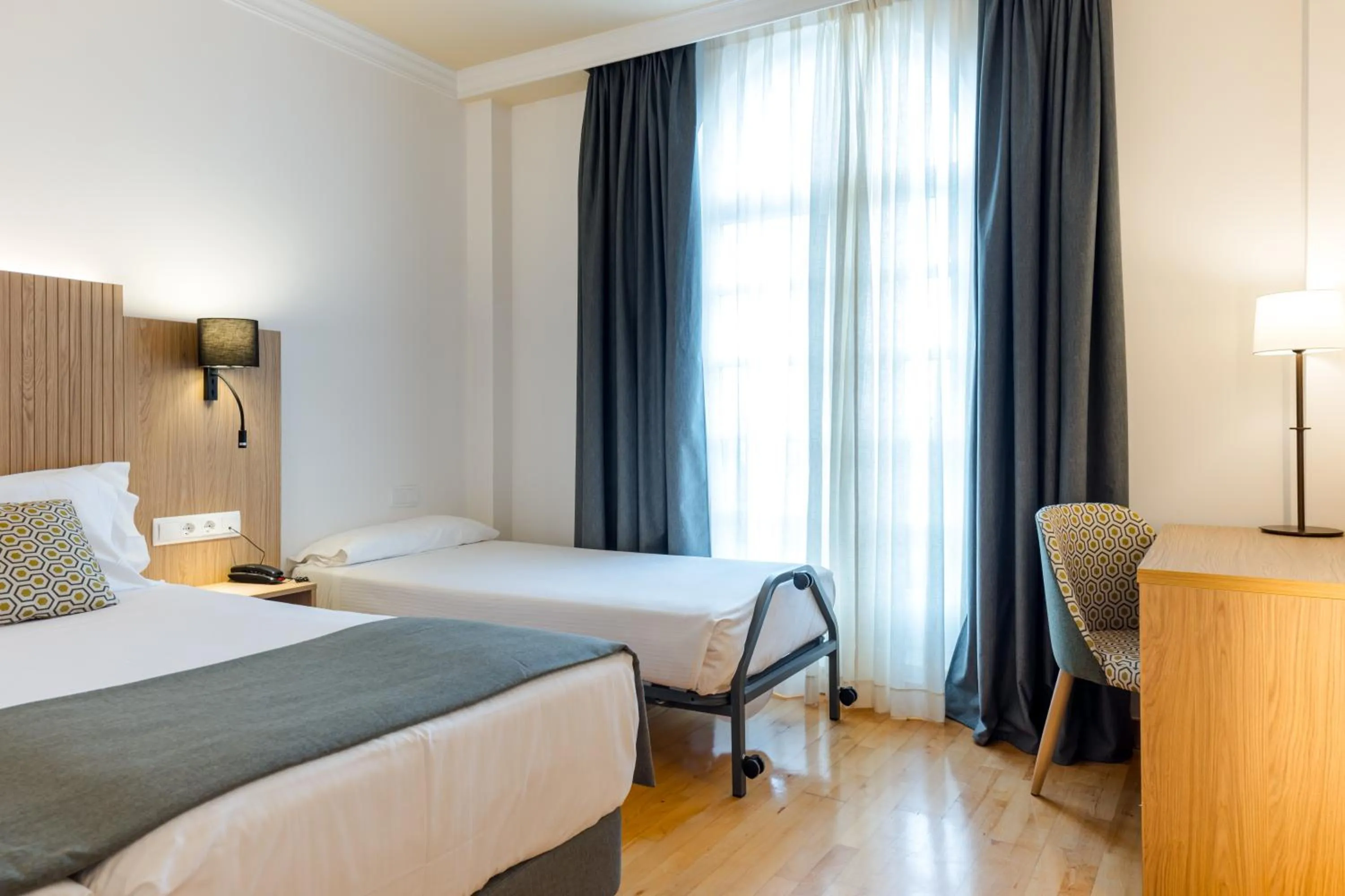 Triple Room with Spa Access (3 Adults) in Hotel Silken Villa de Laguardia