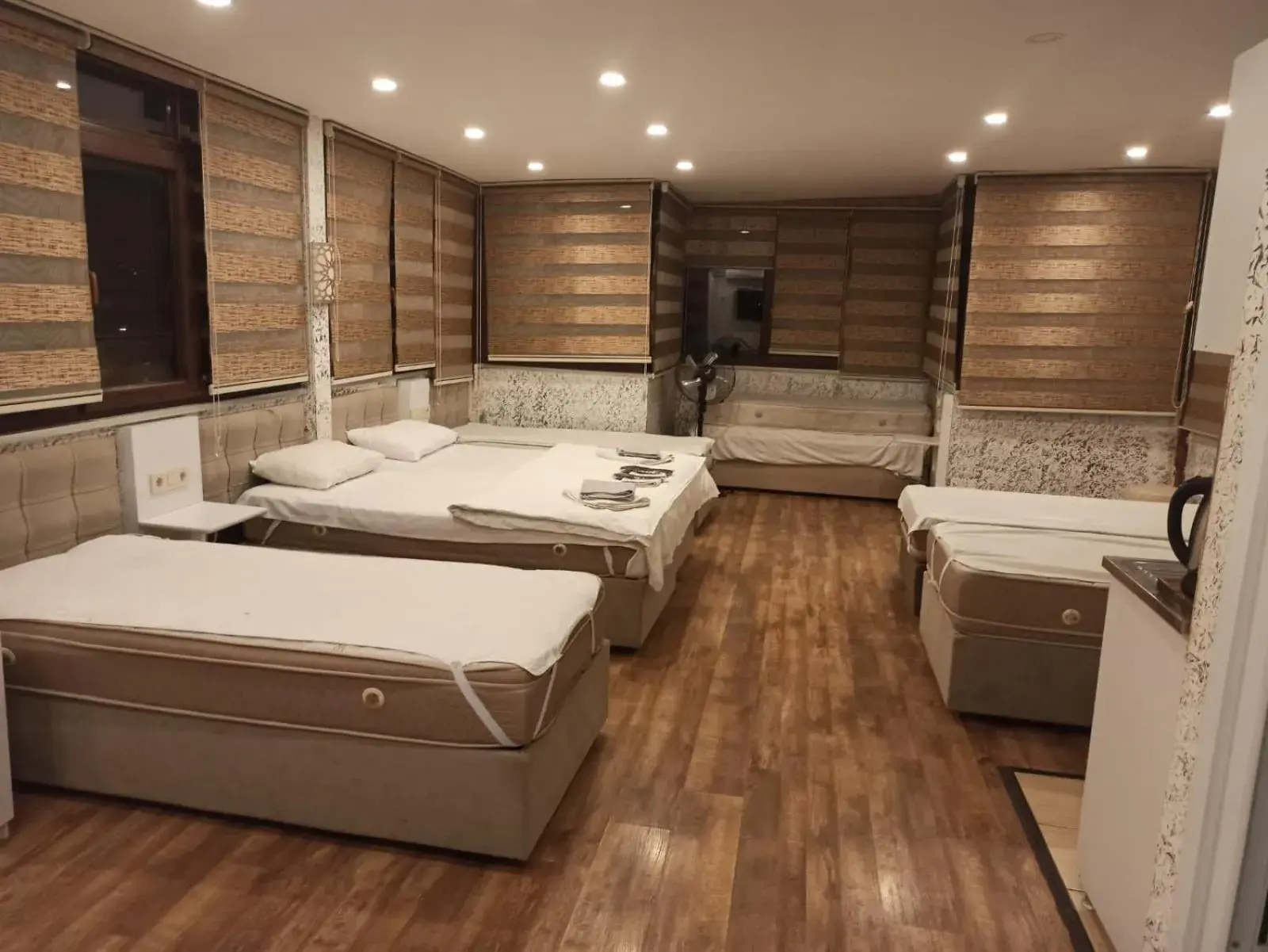 Bed in Sun Comfort Hotel Bed in Sun Comfort Hotel