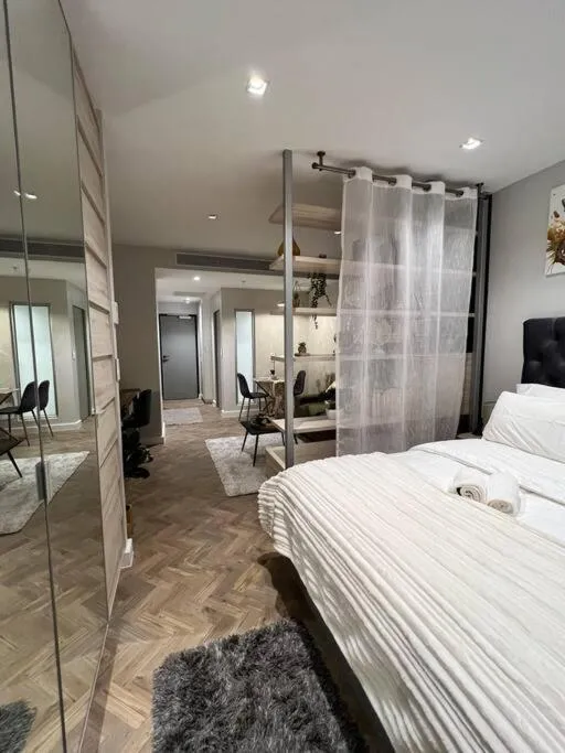 715 Foreshore Place Luxury Apartment-Cape Town CBD