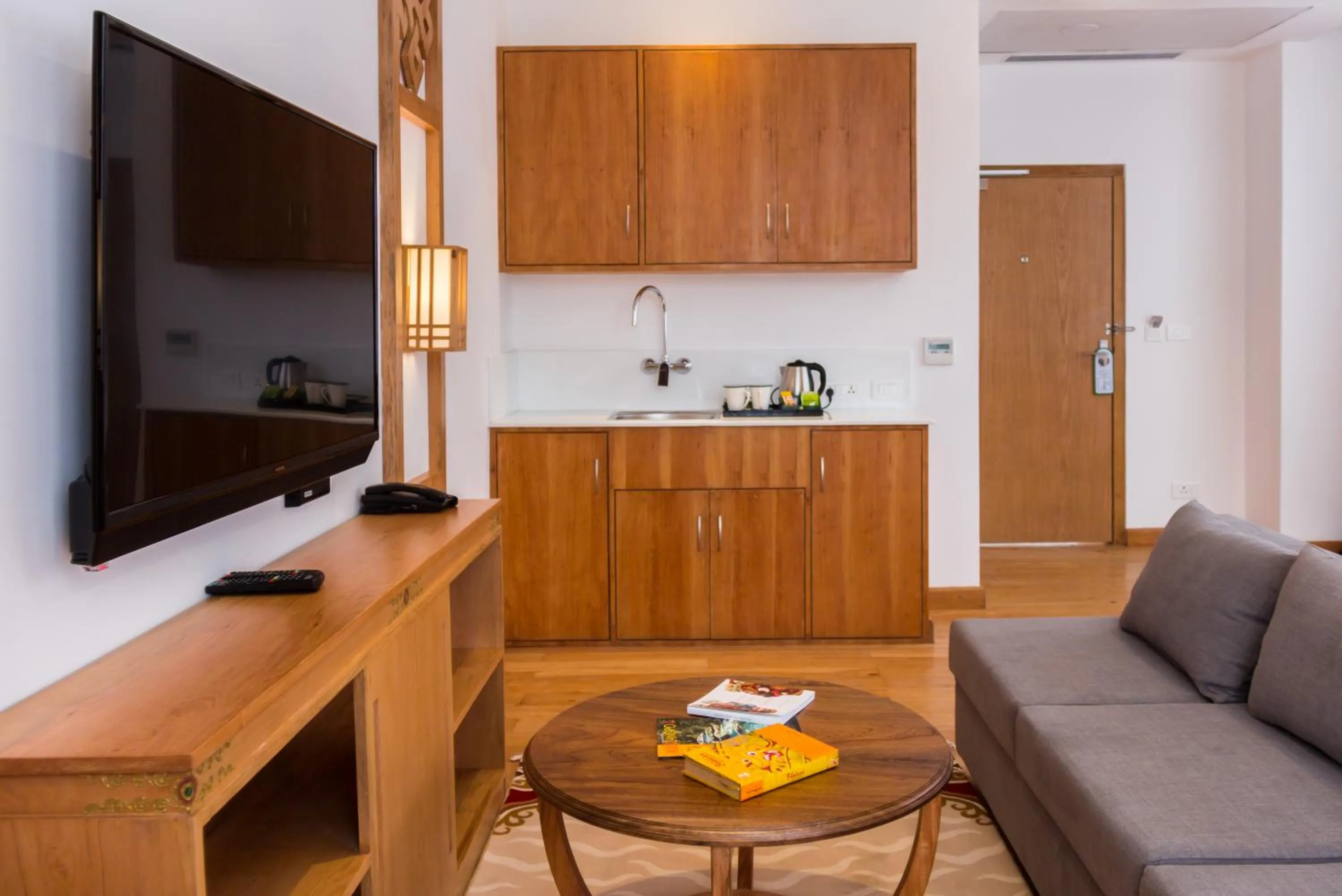 Communal lounge/ TV room in Pelyang Boutique