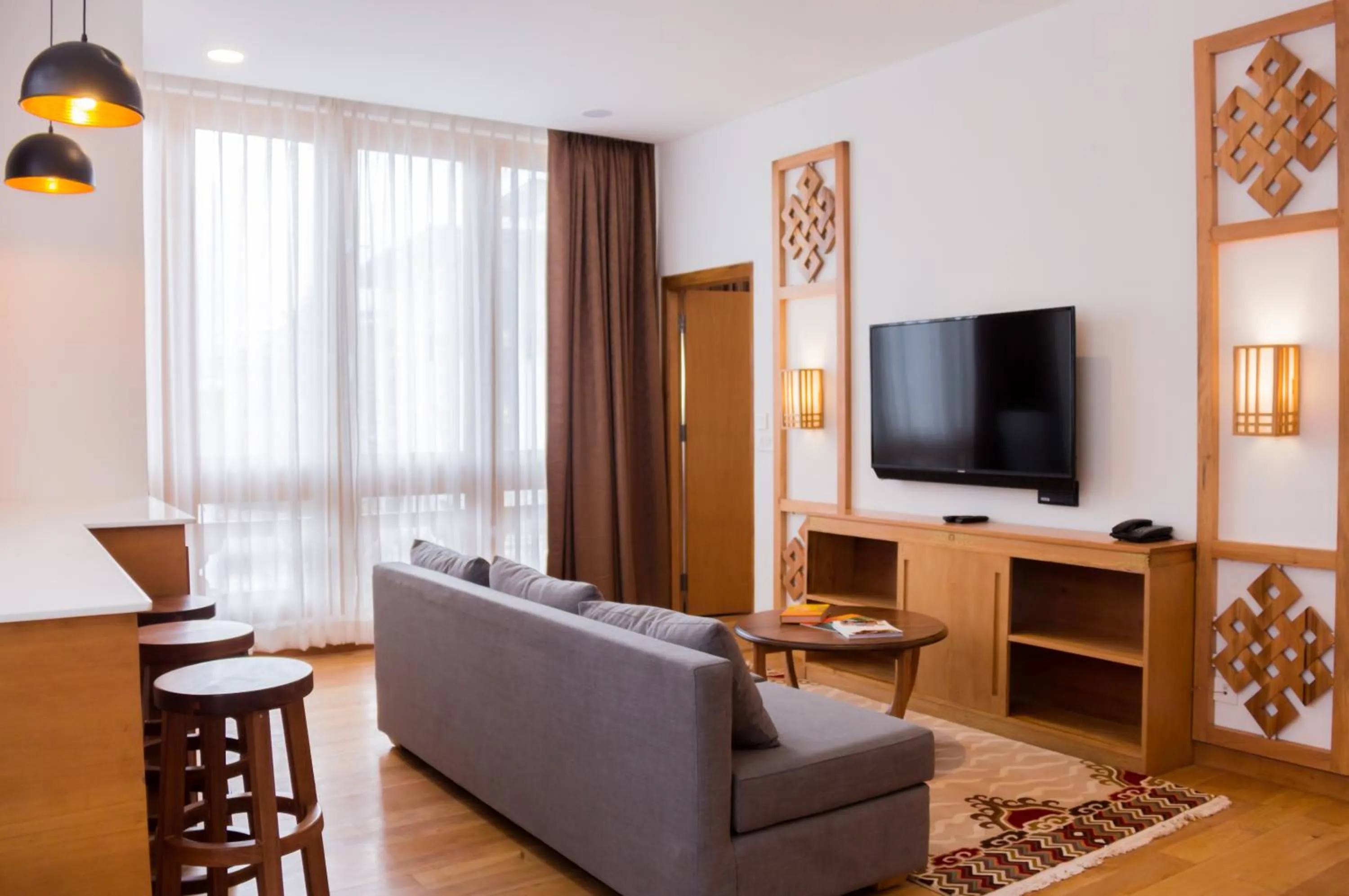 Communal lounge/ TV room in Pelyang Boutique