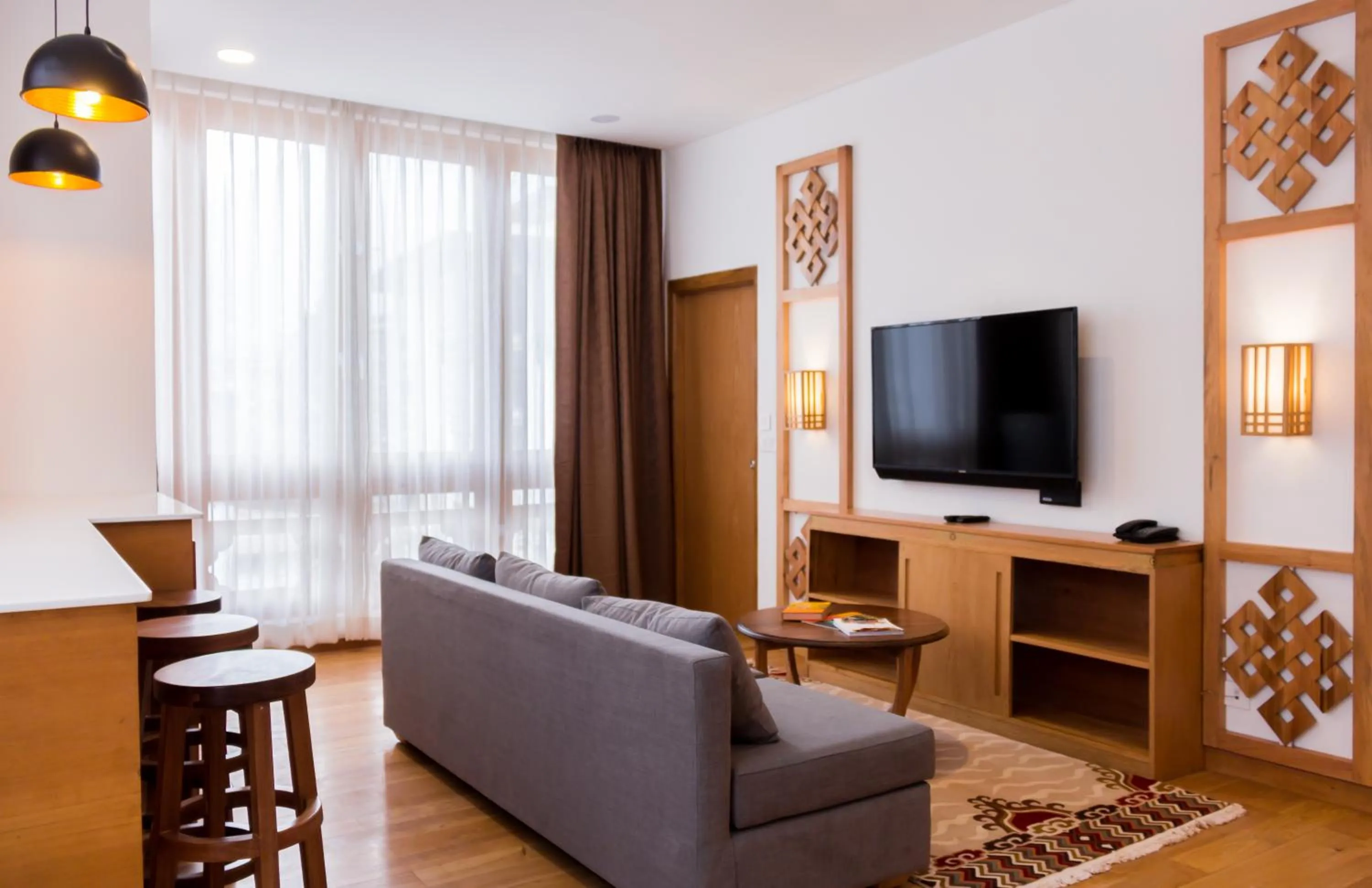 Communal lounge/ TV room in Pelyang Boutique