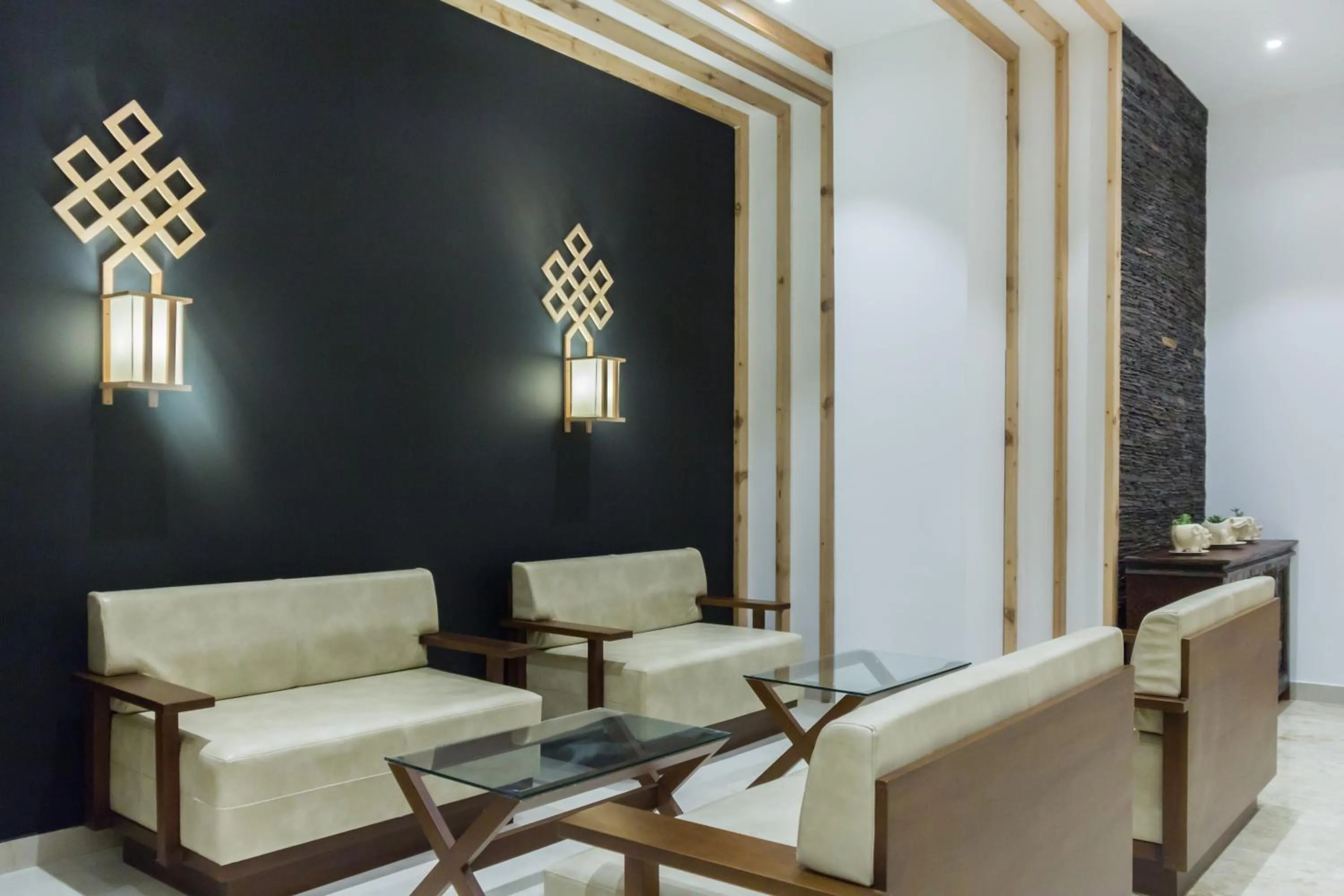 Restaurant/places to eat in Pelyang Boutique