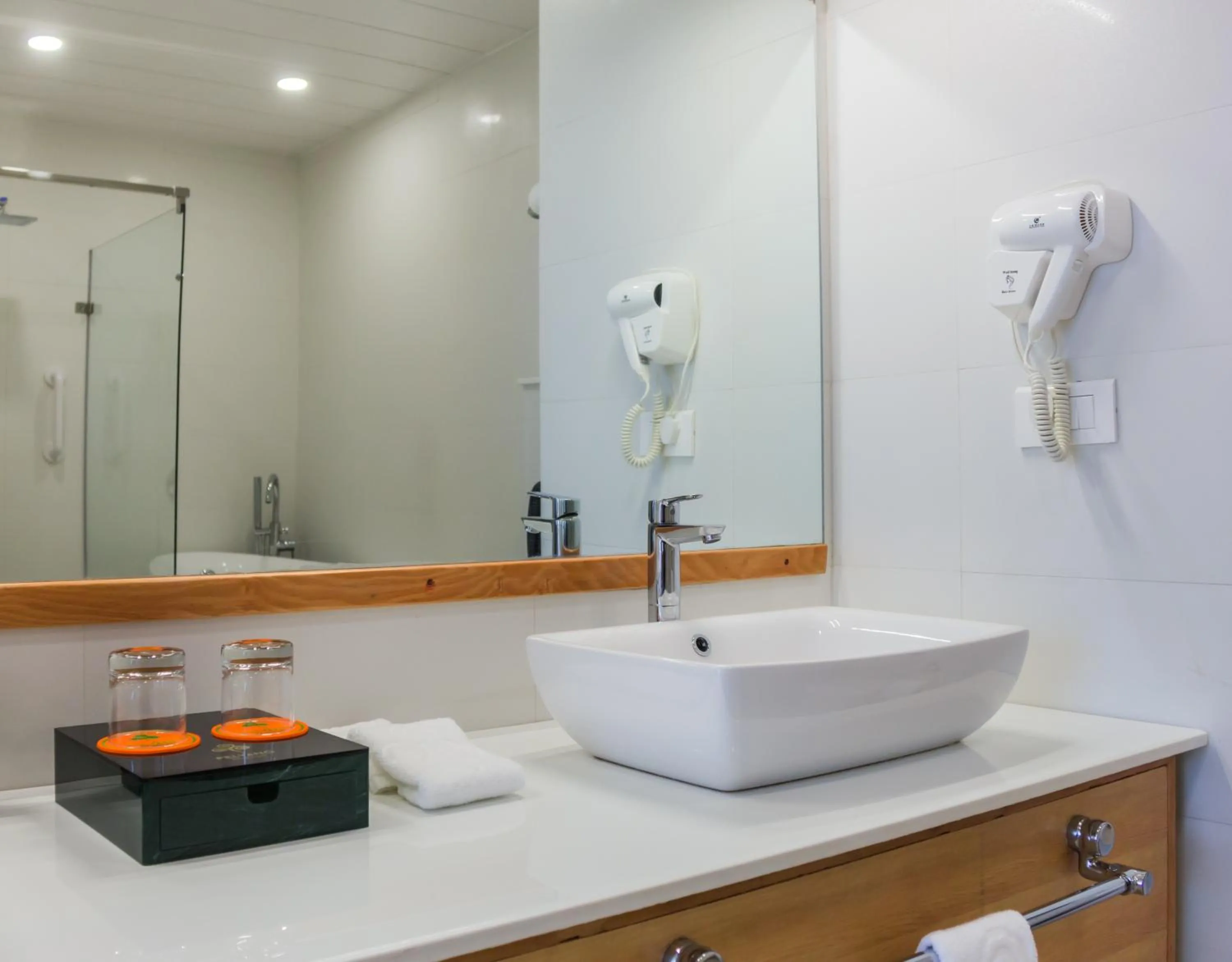Shower in Pelyang Boutique