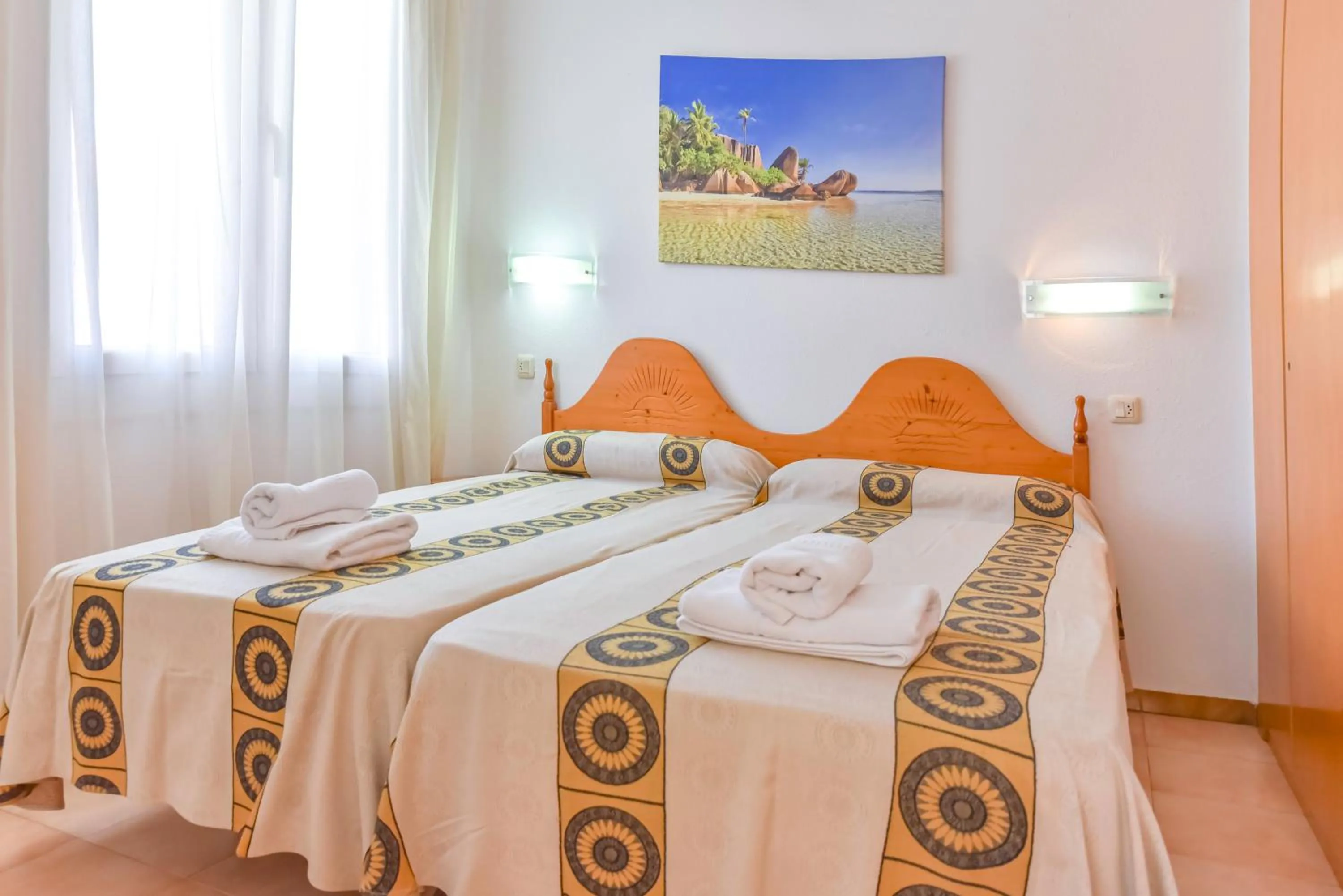 Staff, Bed in Aptos. Comte D´Empuries