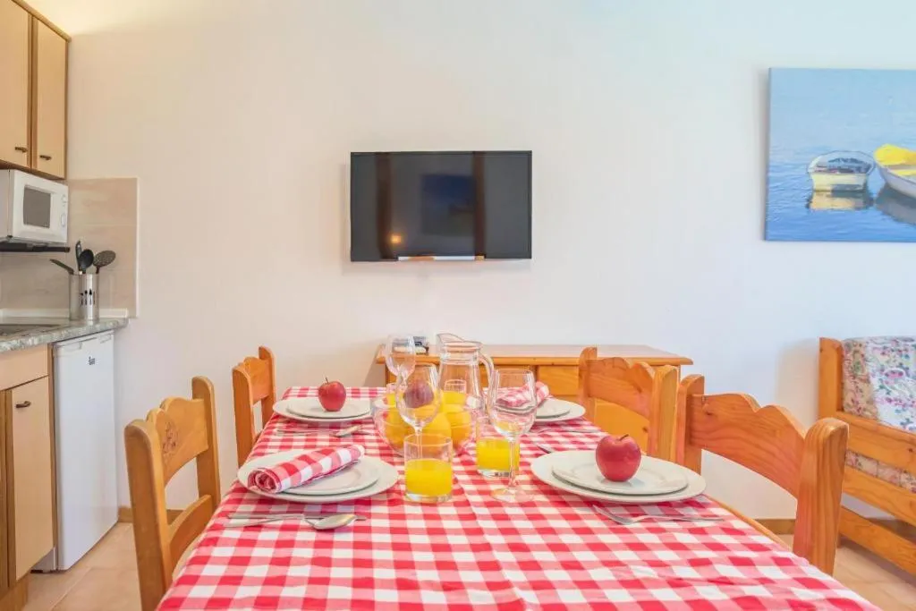 Kitchen or kitchenette in Aptos. Comte D´Empuries