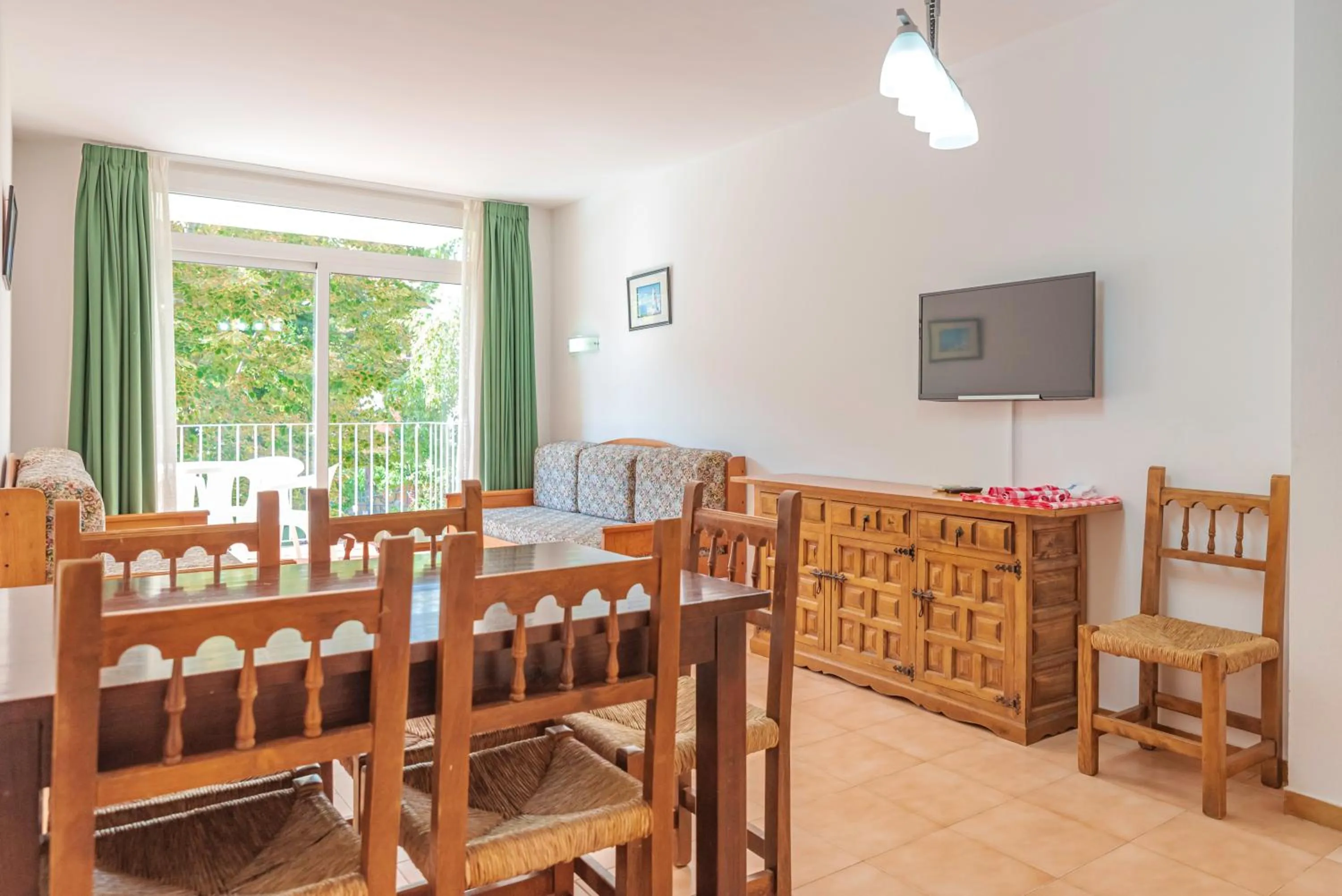 Seating area in Aptos. Comte D´Empuries