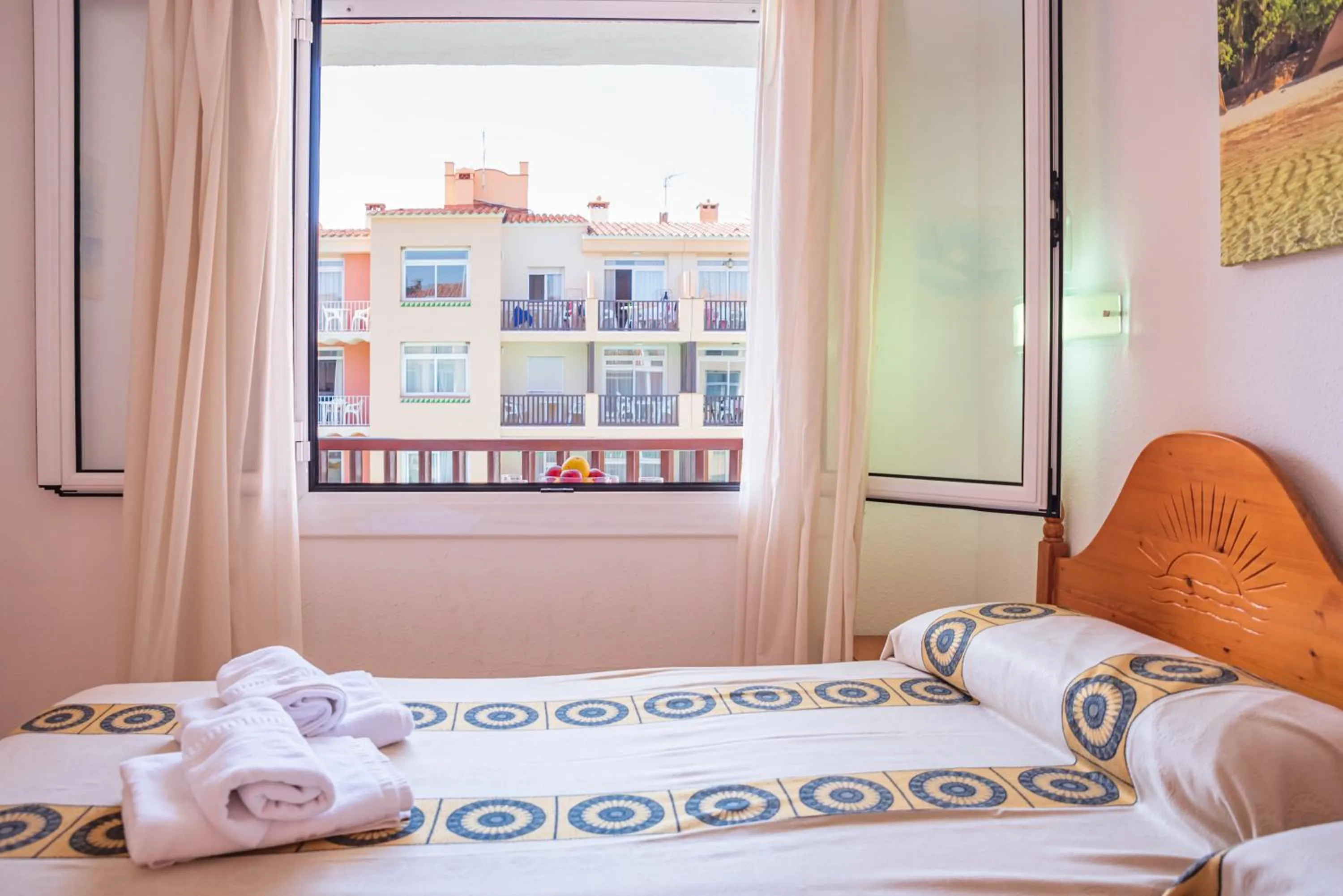 Staff, Bed in Aptos. Comte D´Empuries