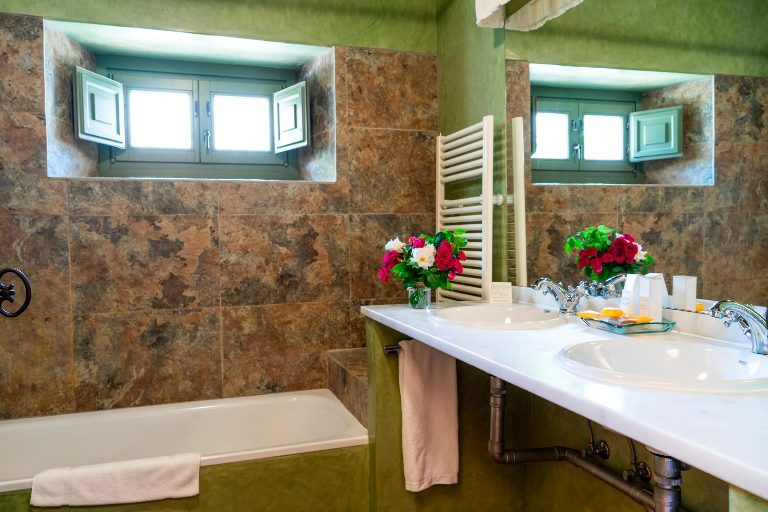 Toilet in Hotel Boutique Molino del Arco