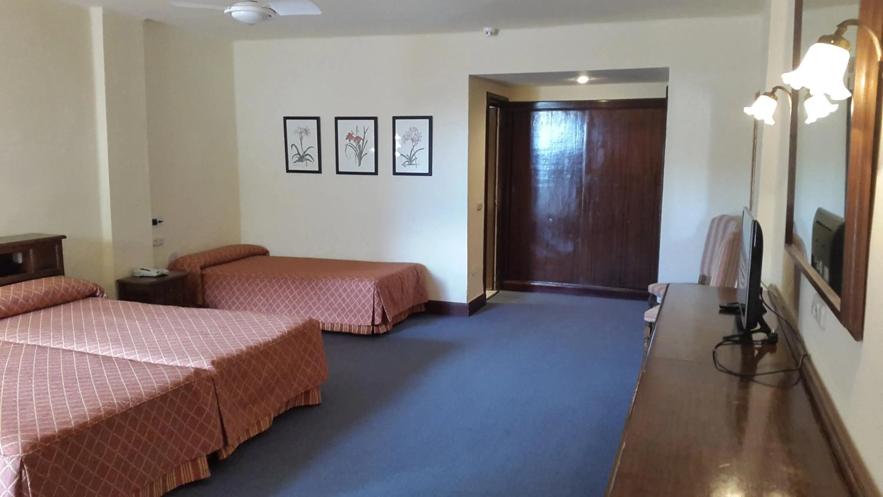 Photo of the whole room, Bed in TRH Mijas