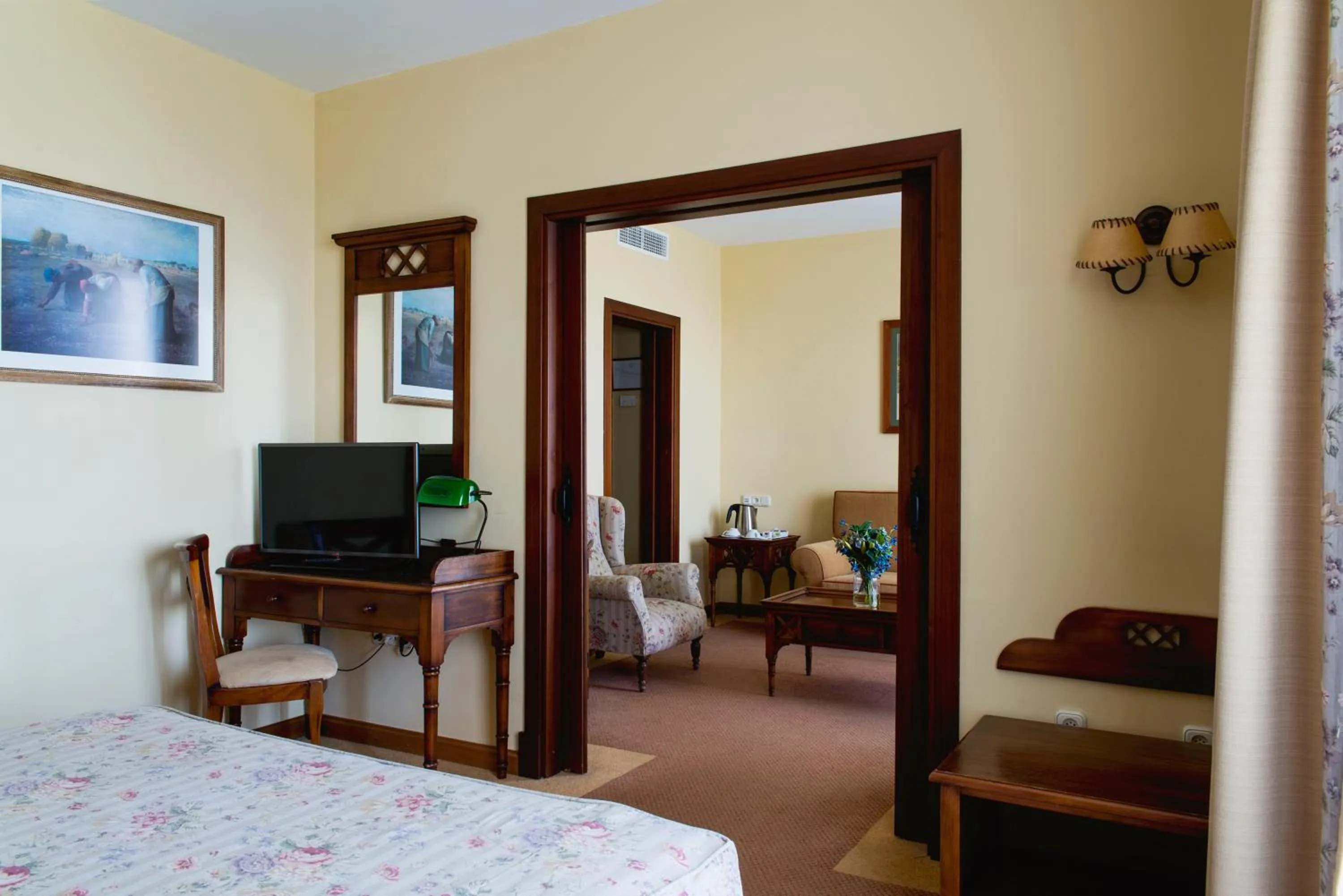 Photo of the whole room, Bed in TRH Mijas