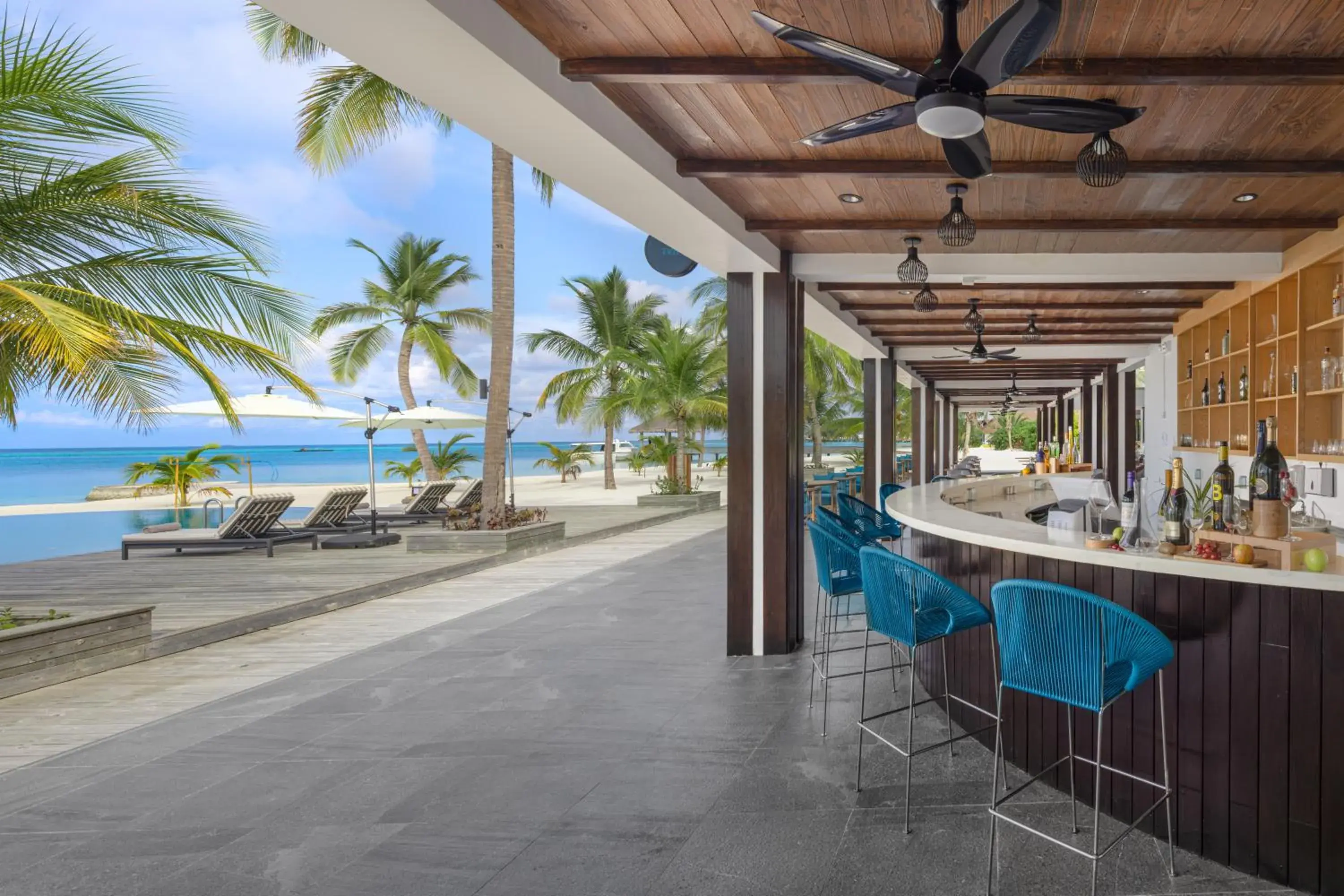 Lounge or bar in NOOE Maldives Kunaavashi - Stay 5 nights or more and get Free Speed Boat Transfers - Valid for stays till 30th September 2025 Lounge or bar in NOOE Maldives Kunaavashi - Stay 5 nights or more and get Free Speed Boat Transfers - Valid for stays till 30th September 2025