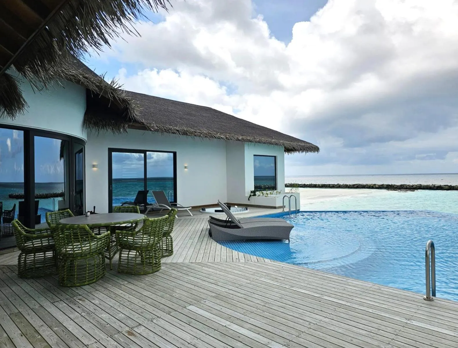 Swimming pool in NOOE Maldives Kunaavashi