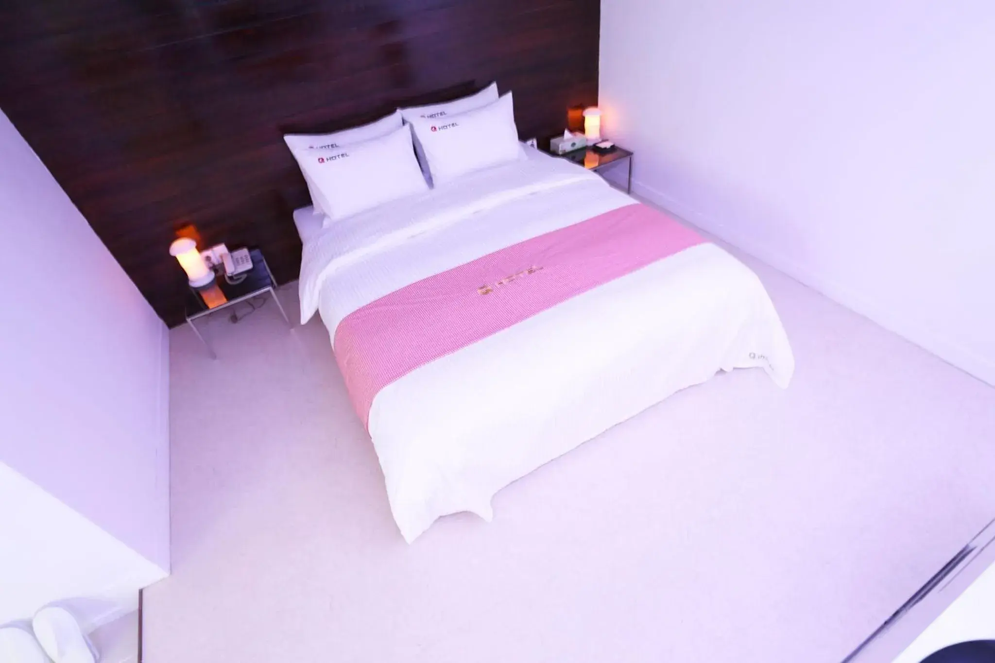 Bed in Q Hotel Bed in Q Hotel