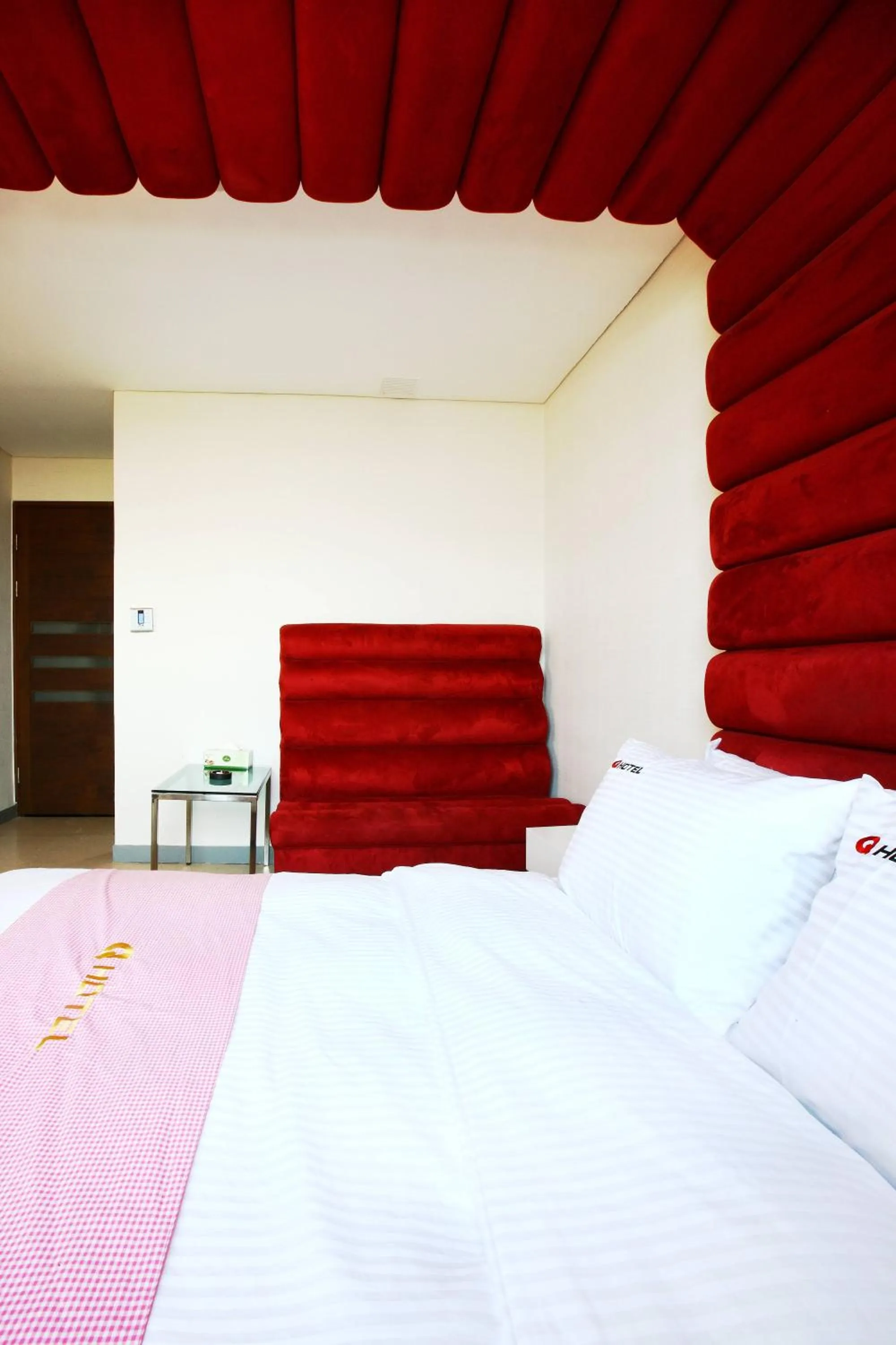 Bed in Q Hotel