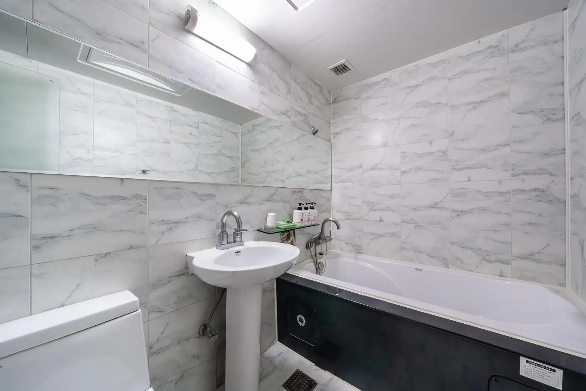 Family Room with Bathroom in Q Hotel Family Room with Bathroom in Q Hotel