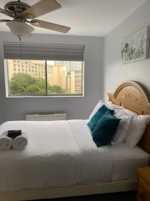 Bed in Heart of ATL Downtown 1B1B City View Cozy Condo LM505