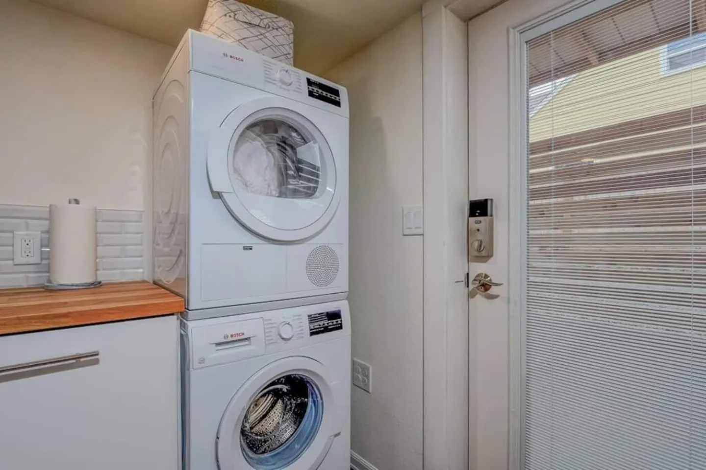 Private Basement Suite w Hot Tub