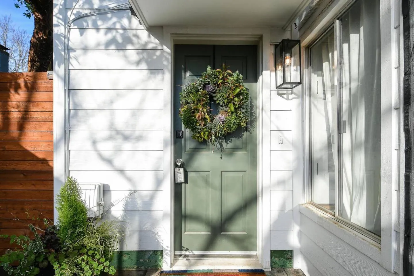 Bright & Modern Basement Apartment DT N'hood