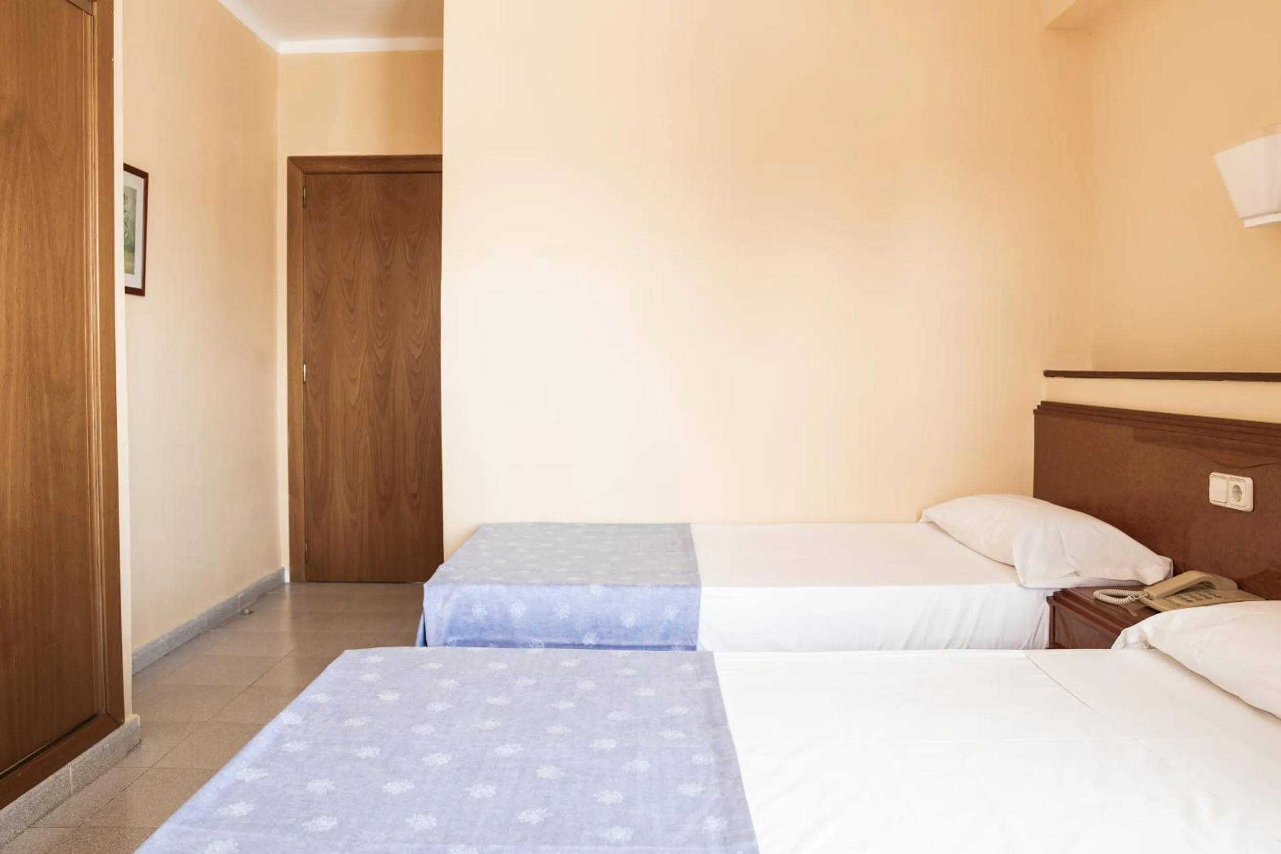 Photo of the whole room, Bed in Hotel Golf Beach