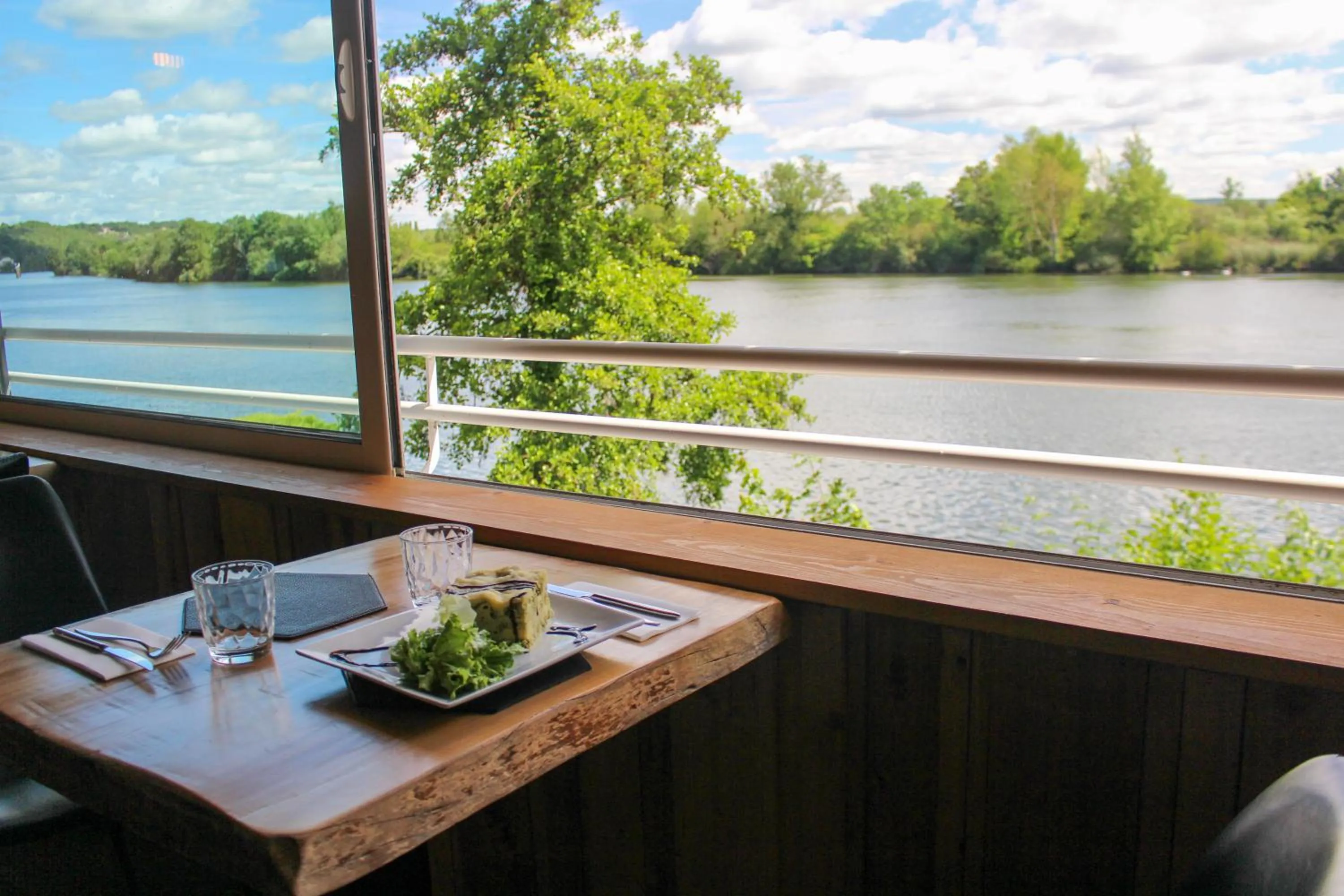 Restaurant/places to eat in La Ruche