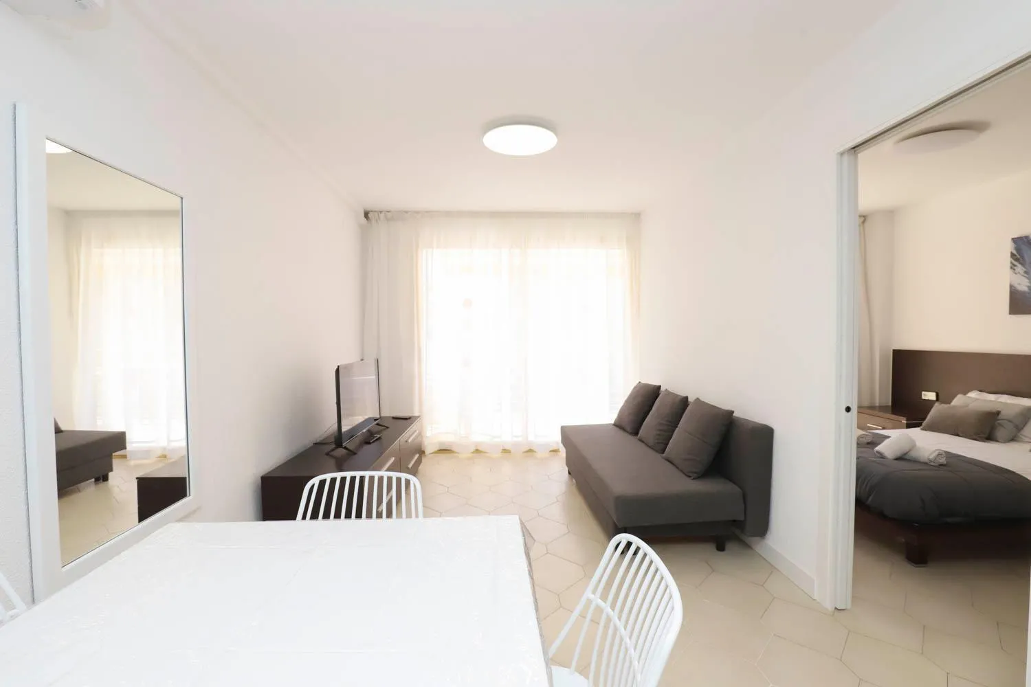 Living room, Bed in DIFERENTFLATS Novelty
