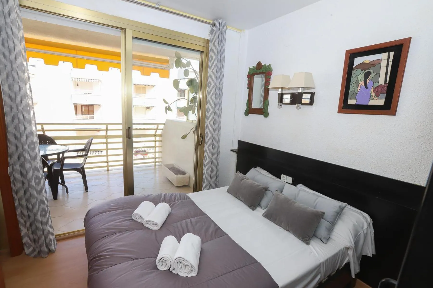 Balcony/Terrace, Bed in DIFERENTFLATS Novelty