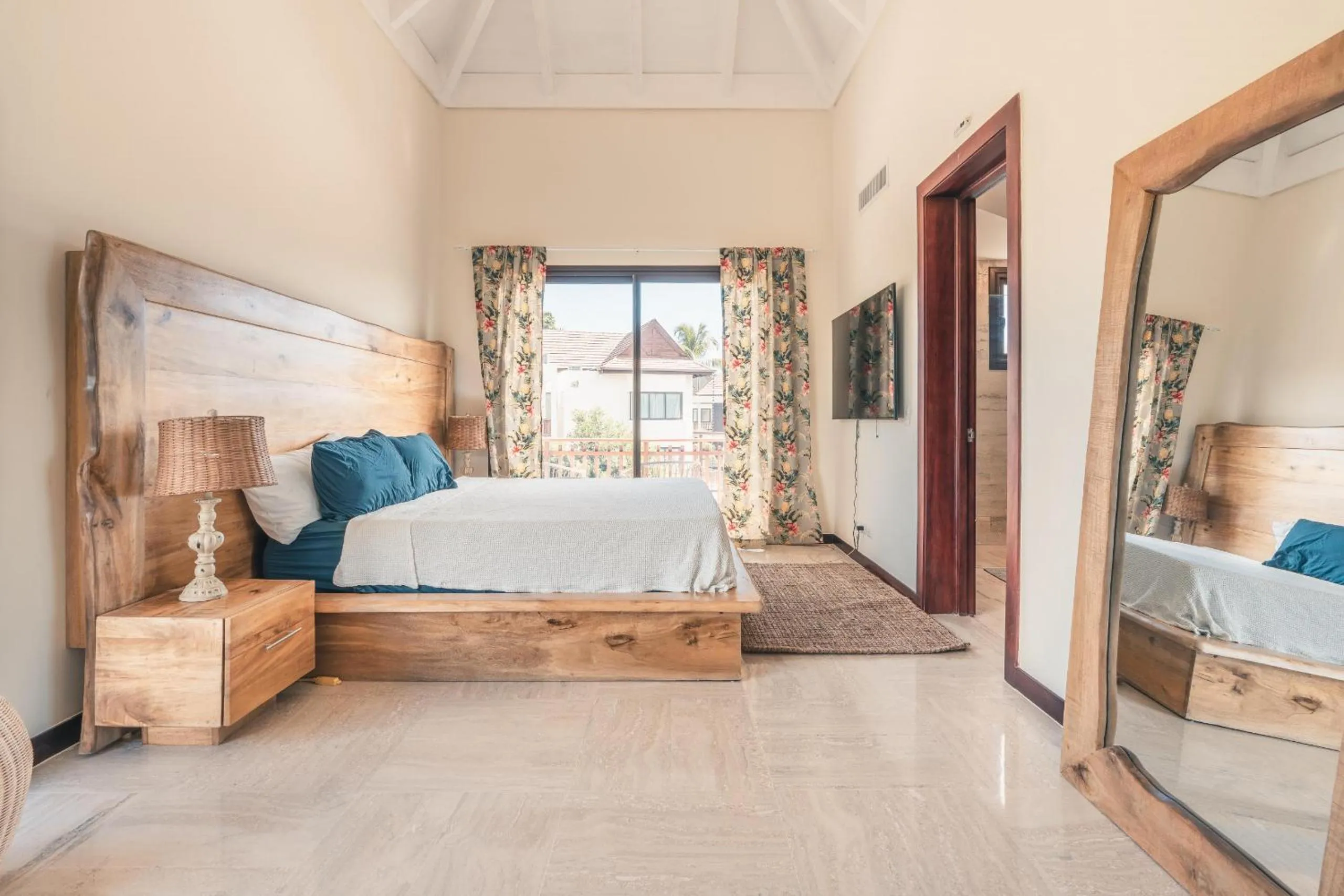 Bed in Beautiful 2 BR apartment at Portillo